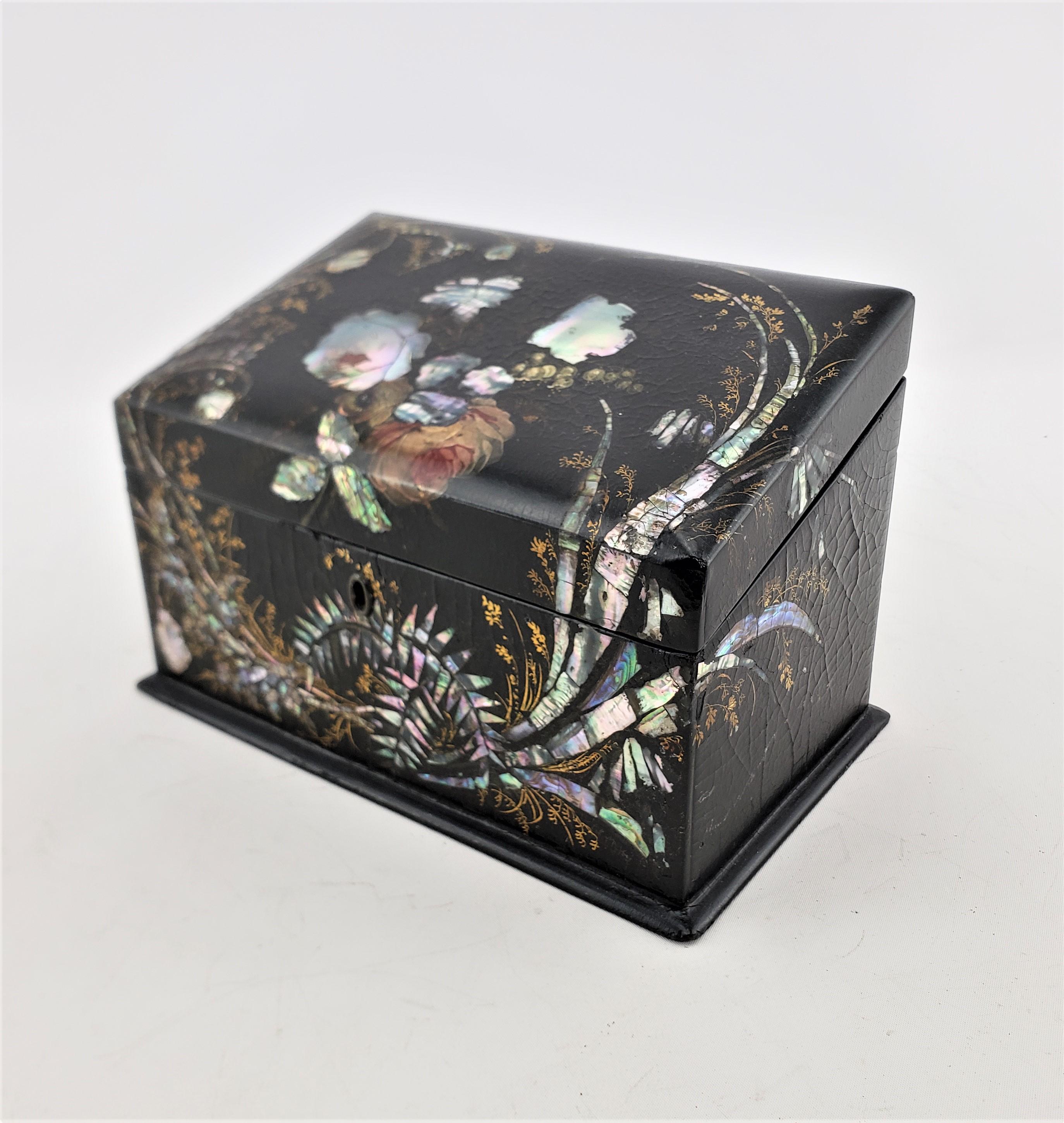 Late Victorian Antique Paper Mache Lacquered Trinket or Jewelry Box with Floral Decoration For Sale