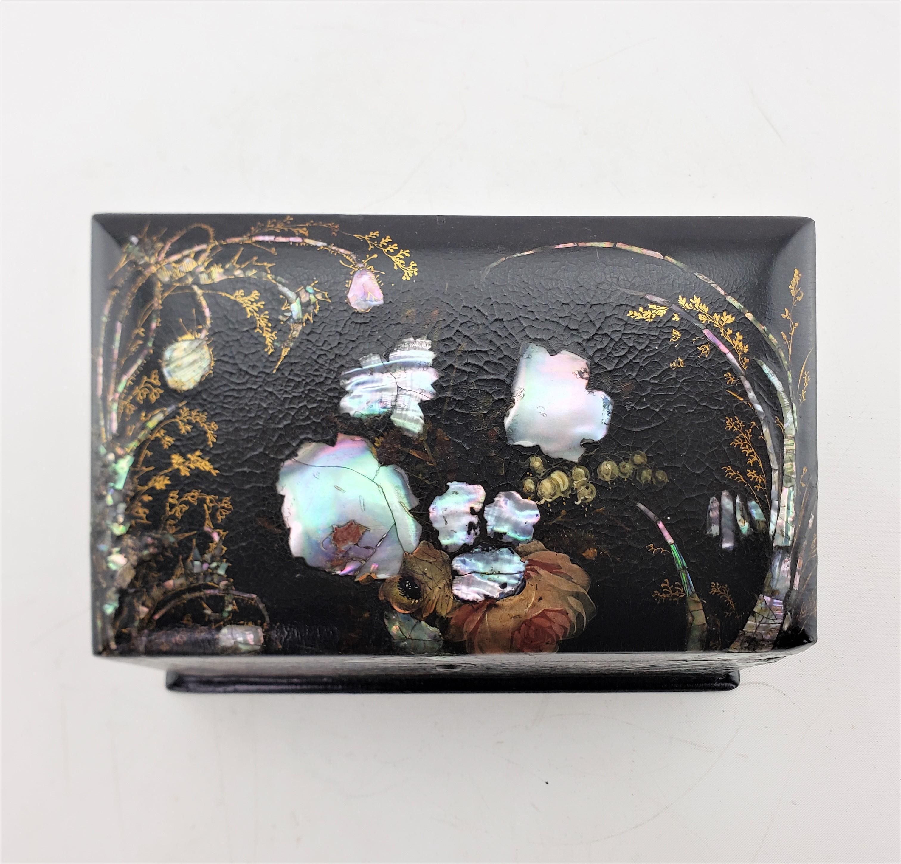 Antique Paper Mache Lacquered Trinket or Jewelry Box with Floral Decoration For Sale 1