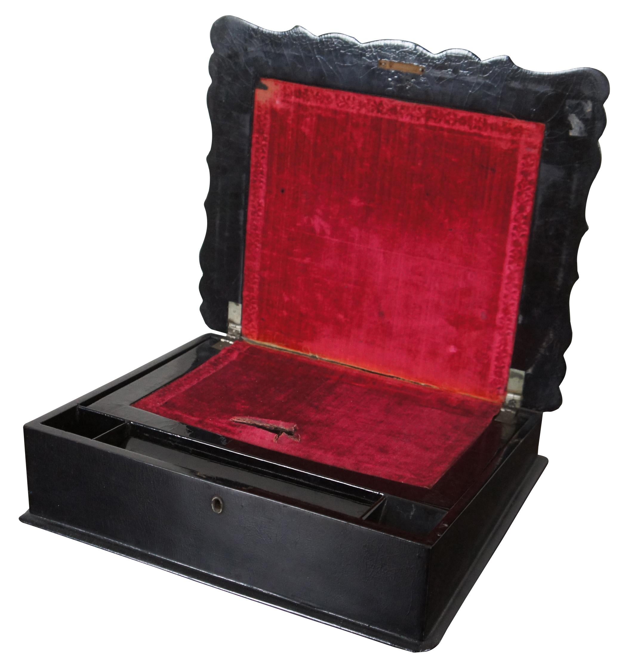 Antique Papier Mache Inlaid Mother of Pearl Writing Slope Box Chinoiserie MOP In Good Condition In Dayton, OH