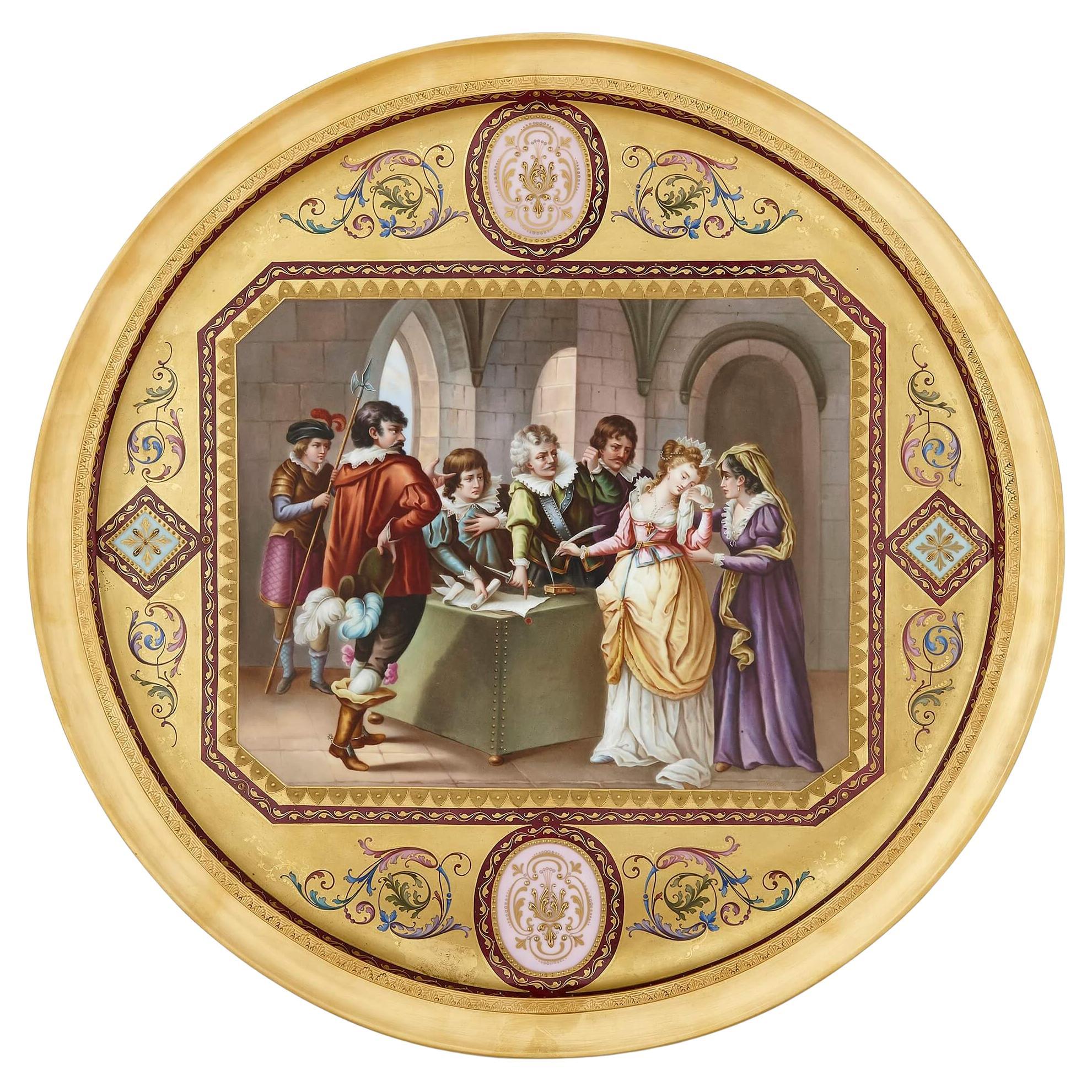 Assiette de présentation ancienne en porcelaine peinte et dorée à la feuille par Royal Vienna