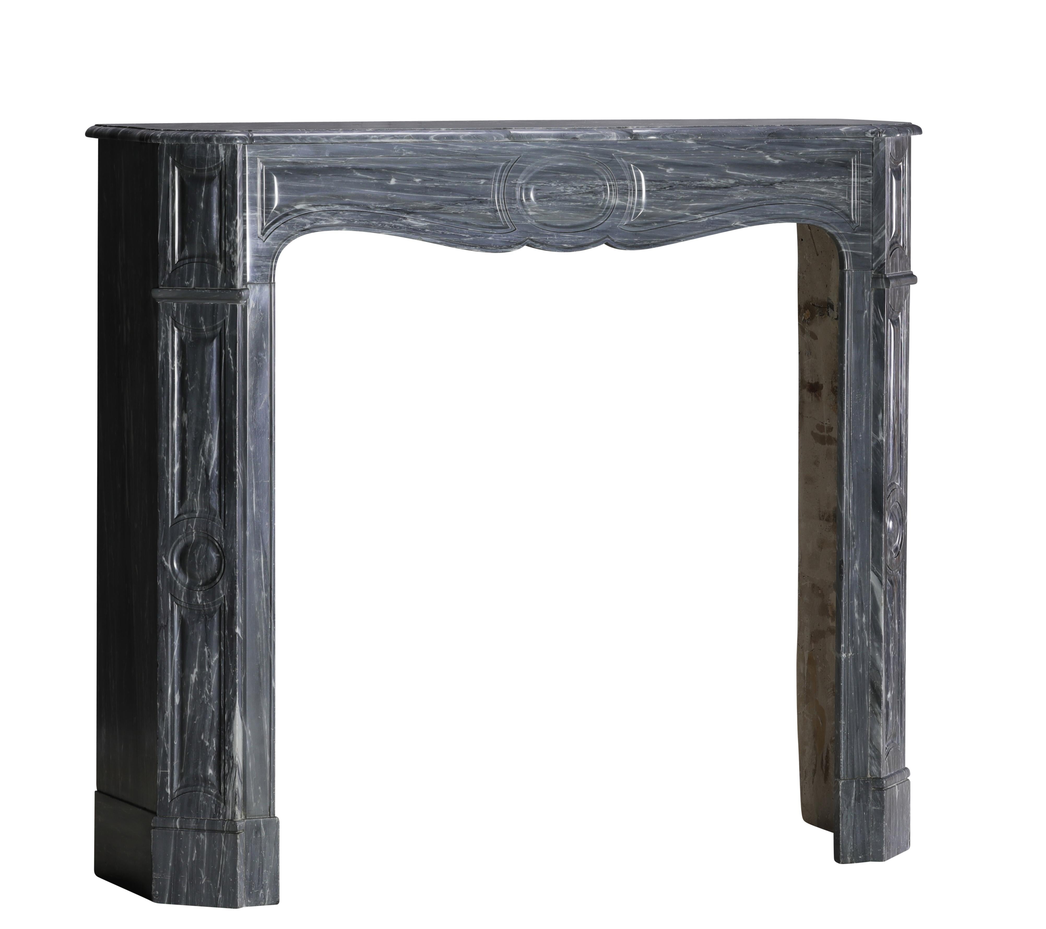 Chimenea Pompadour Parisina Antigua De Mármol Bleu Fleuri - Bardiglio Forito en venta 7