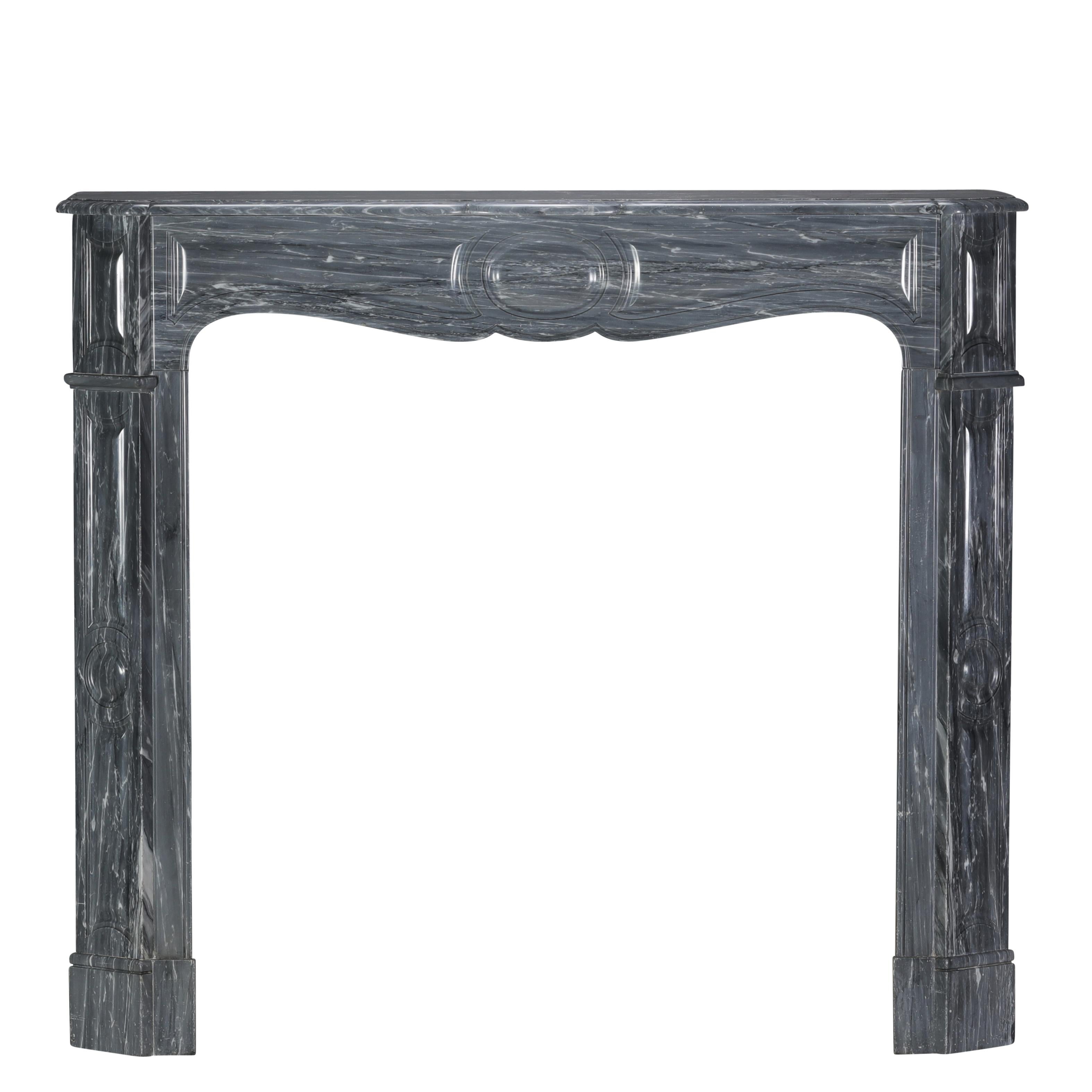 Chimenea Pompadour Parisina Antigua De Mármol Bleu Fleuri - Bardiglio Forito siglo XIX en venta