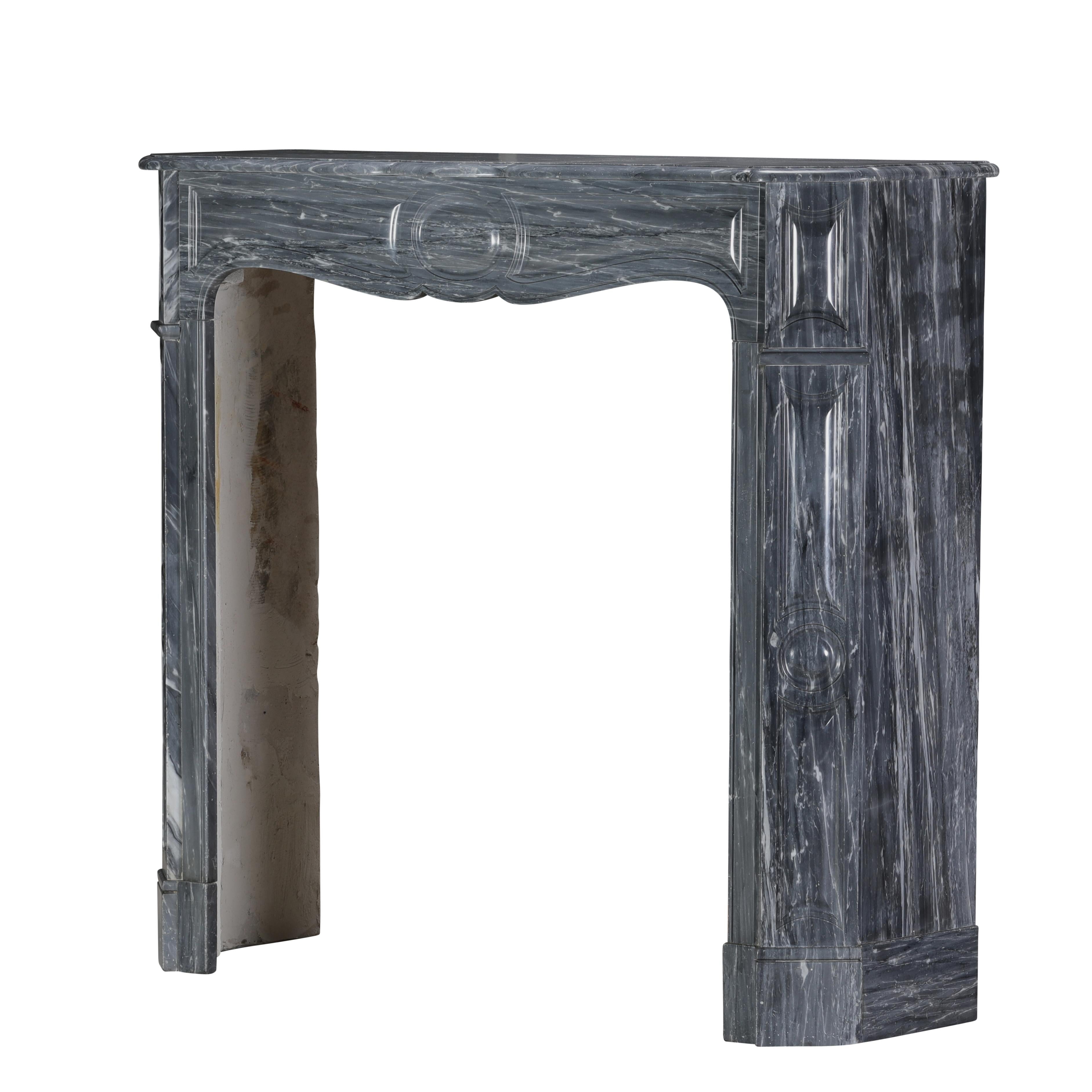 Chimenea Pompadour Parisina Antigua De Mármol Bleu Fleuri - Bardiglio Forito en venta 1