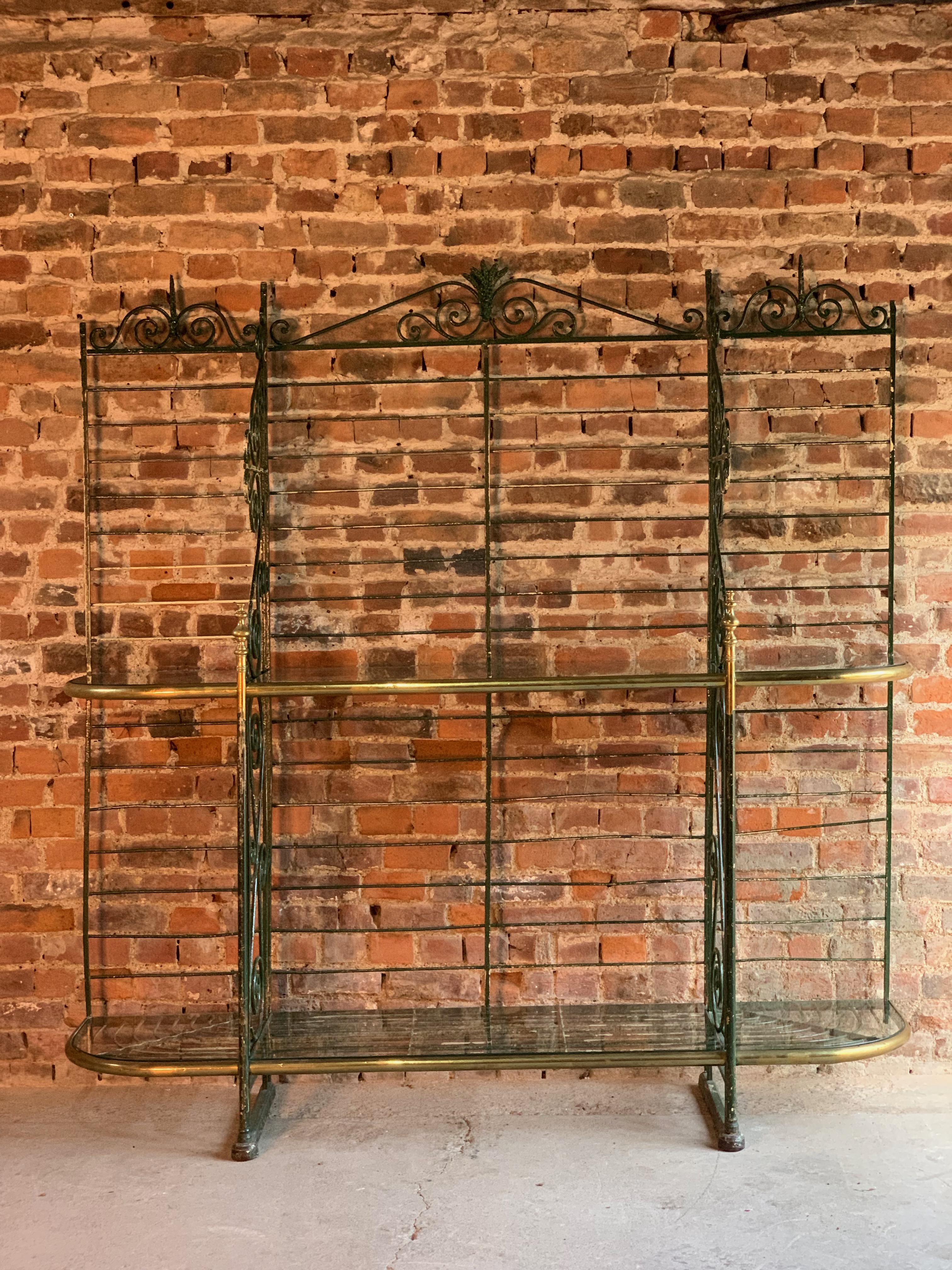 Antique Parisienne Boulangerie Baguette display stand France circa 1900

Magnifique présentoir de boulangers Français circa 1900 ???????? 

Rare Parisienne Boulangerie baguette stand, France circa 1900, the brass and iron frame with scrolling