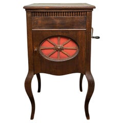 Antique parlor crank gramophone