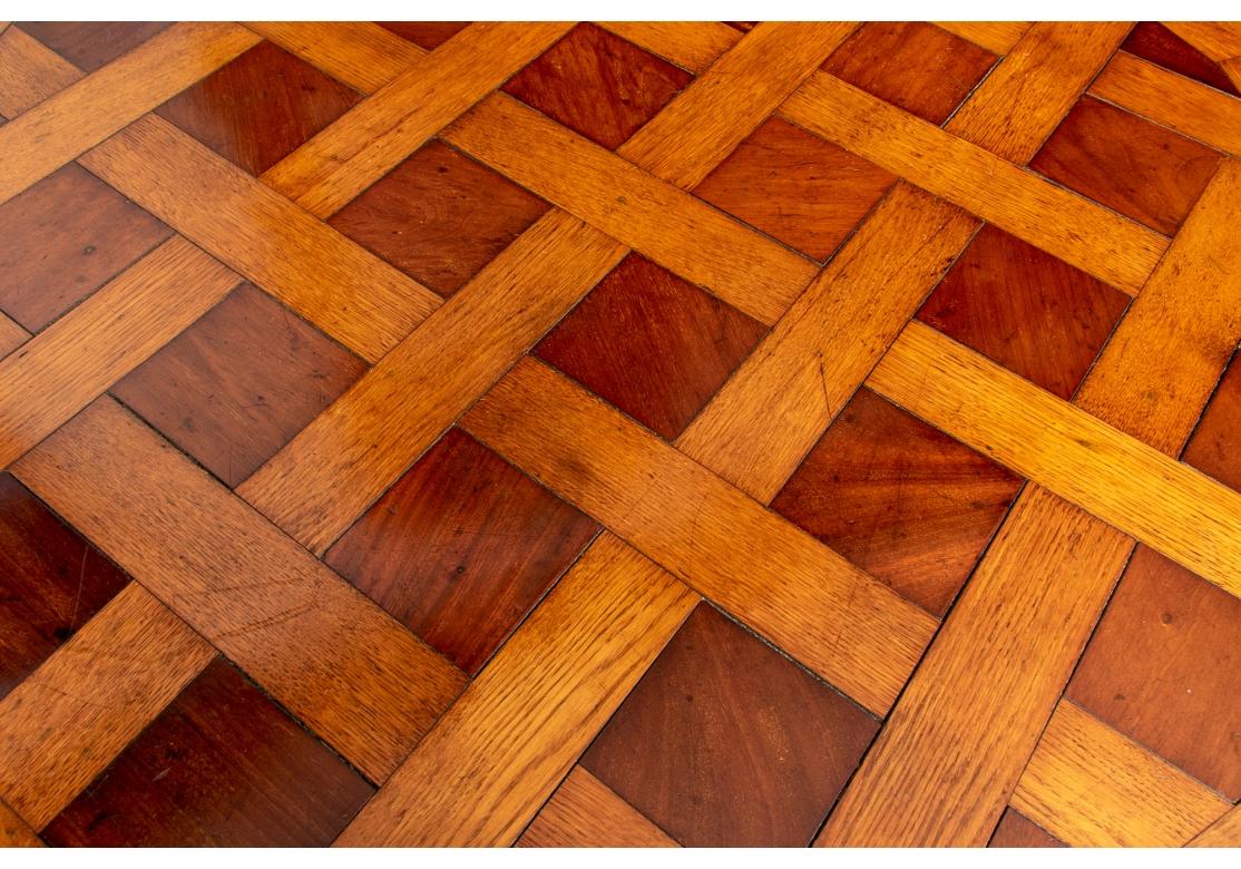 Georgiano Tavolo da centro antico con piano in parquet da restaurare in vendita