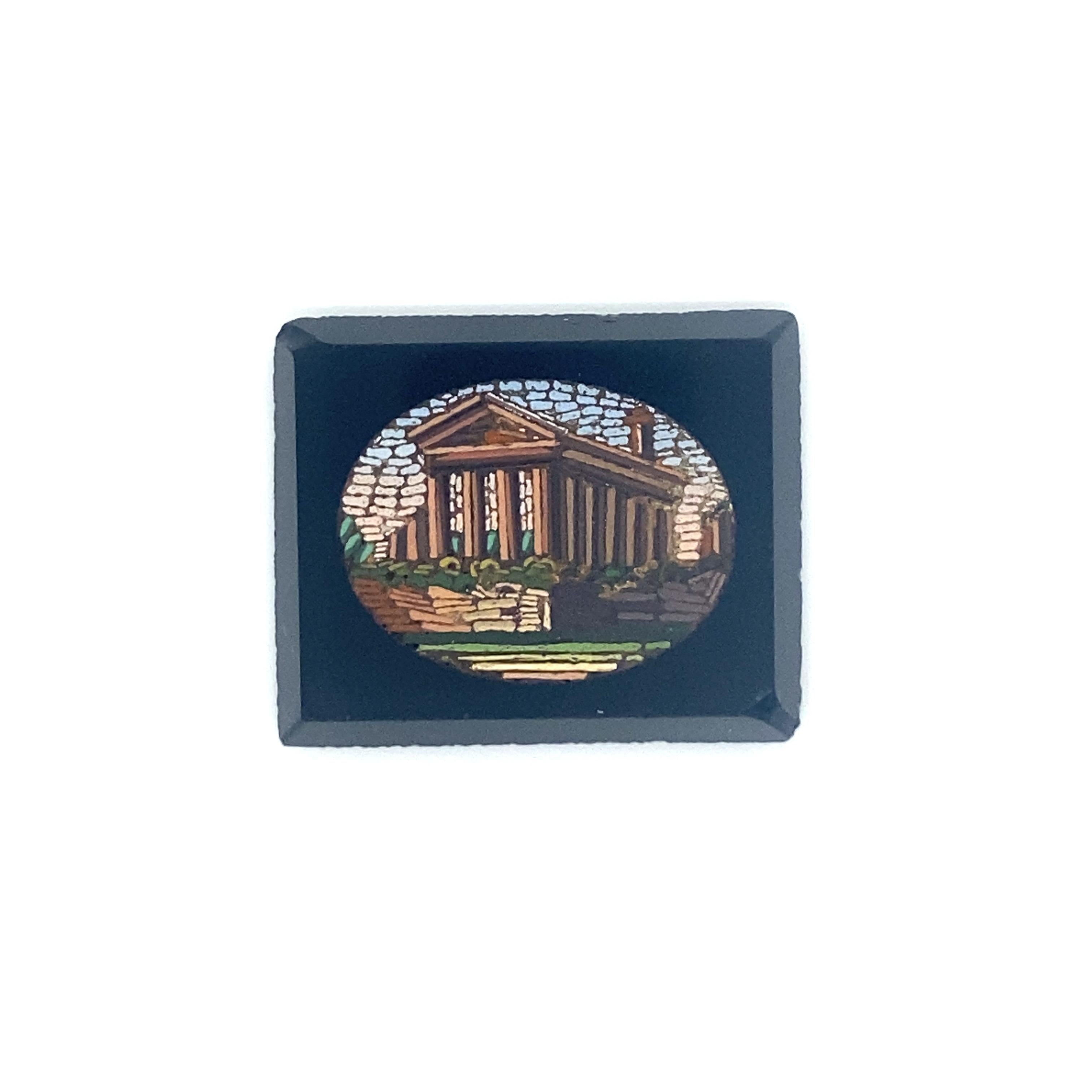 Antique Parthenon Micro Mosaic Circa 1900
Mesures 3 x 2 cm
7,7 grammes

* Le bijou est livré dans une belle boîte de présentation avec garantie
