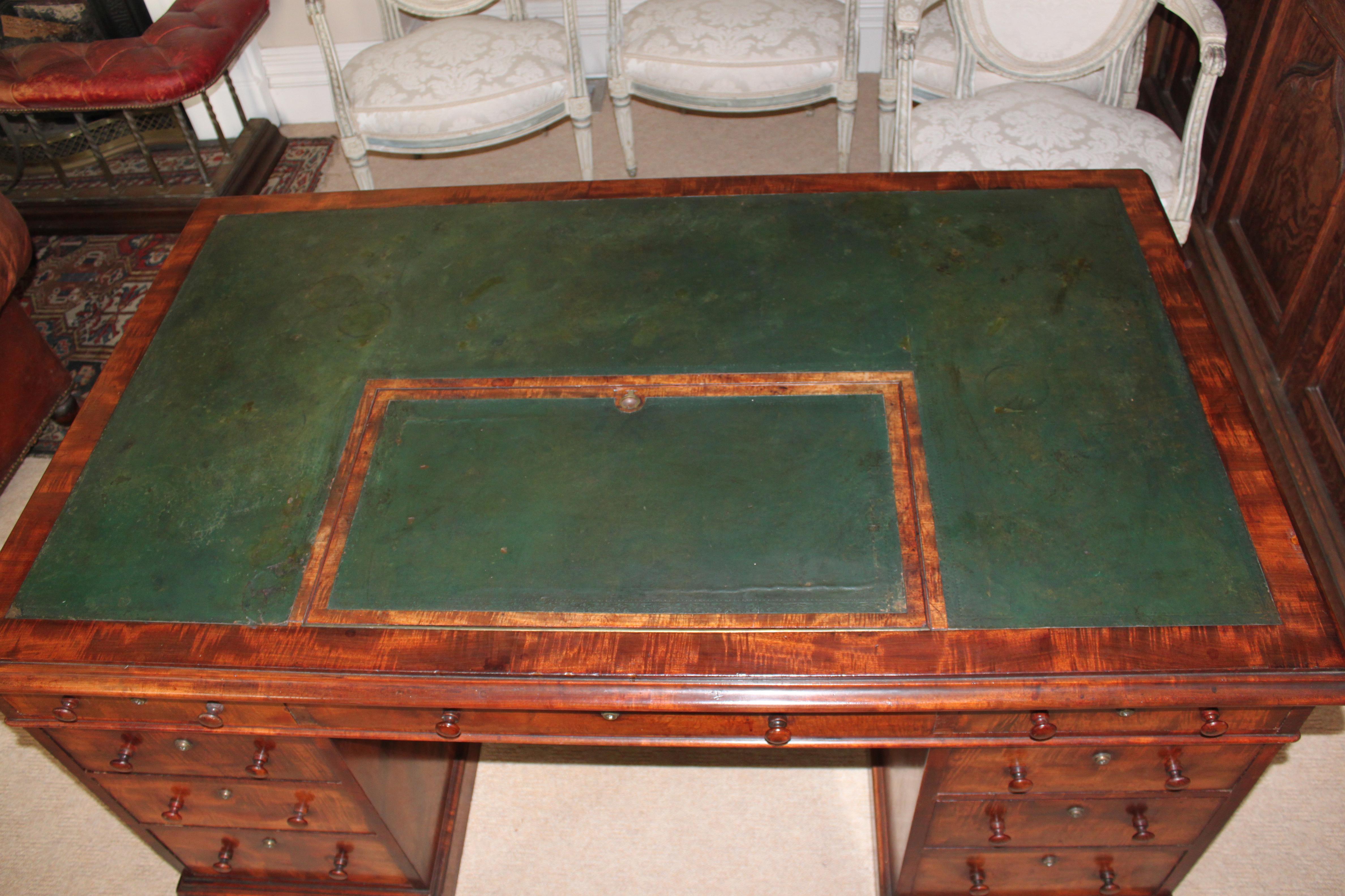 XIXe siècle Bureau de partenaire antique avec Provenance Antiques en vente