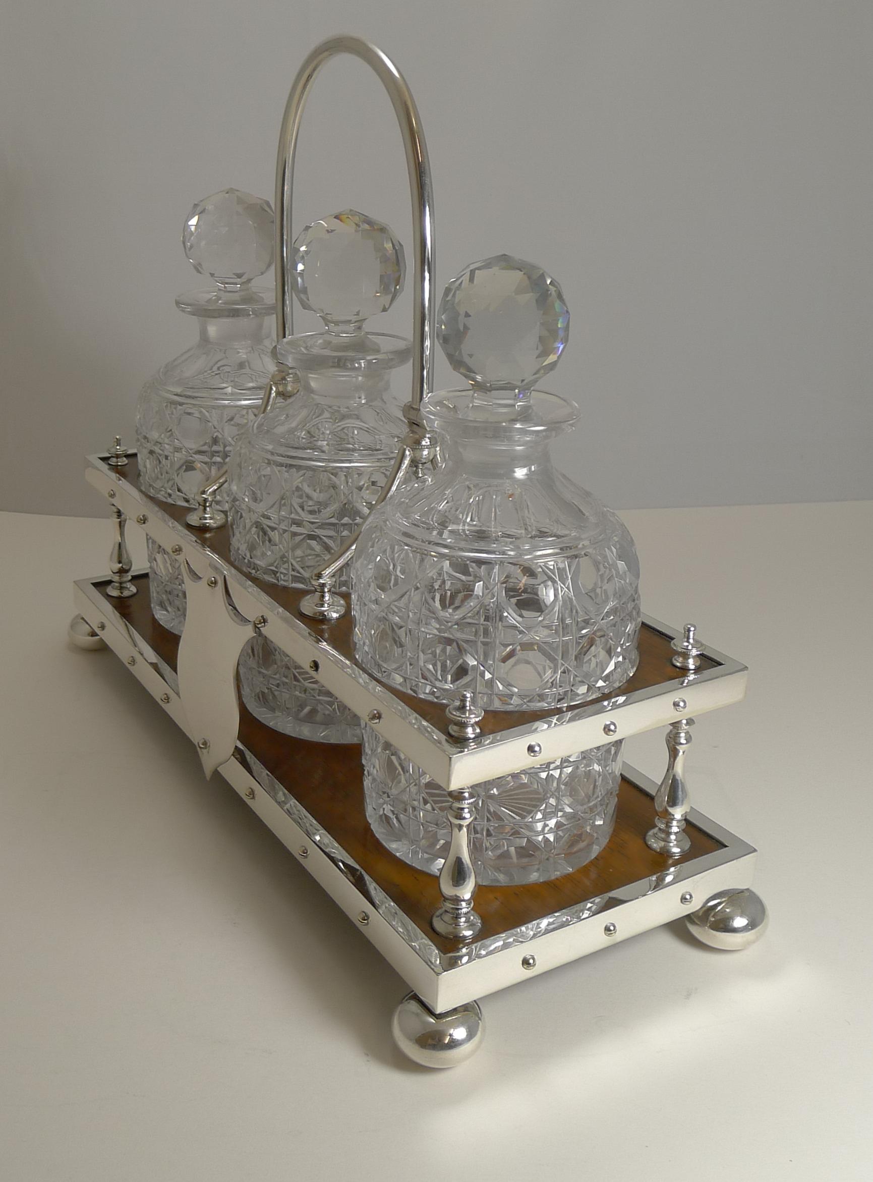 Antique Partner's Oak and Silver Plate Tantalus / Decanters Dated 1885 In Good Condition For Sale In Bath, GB