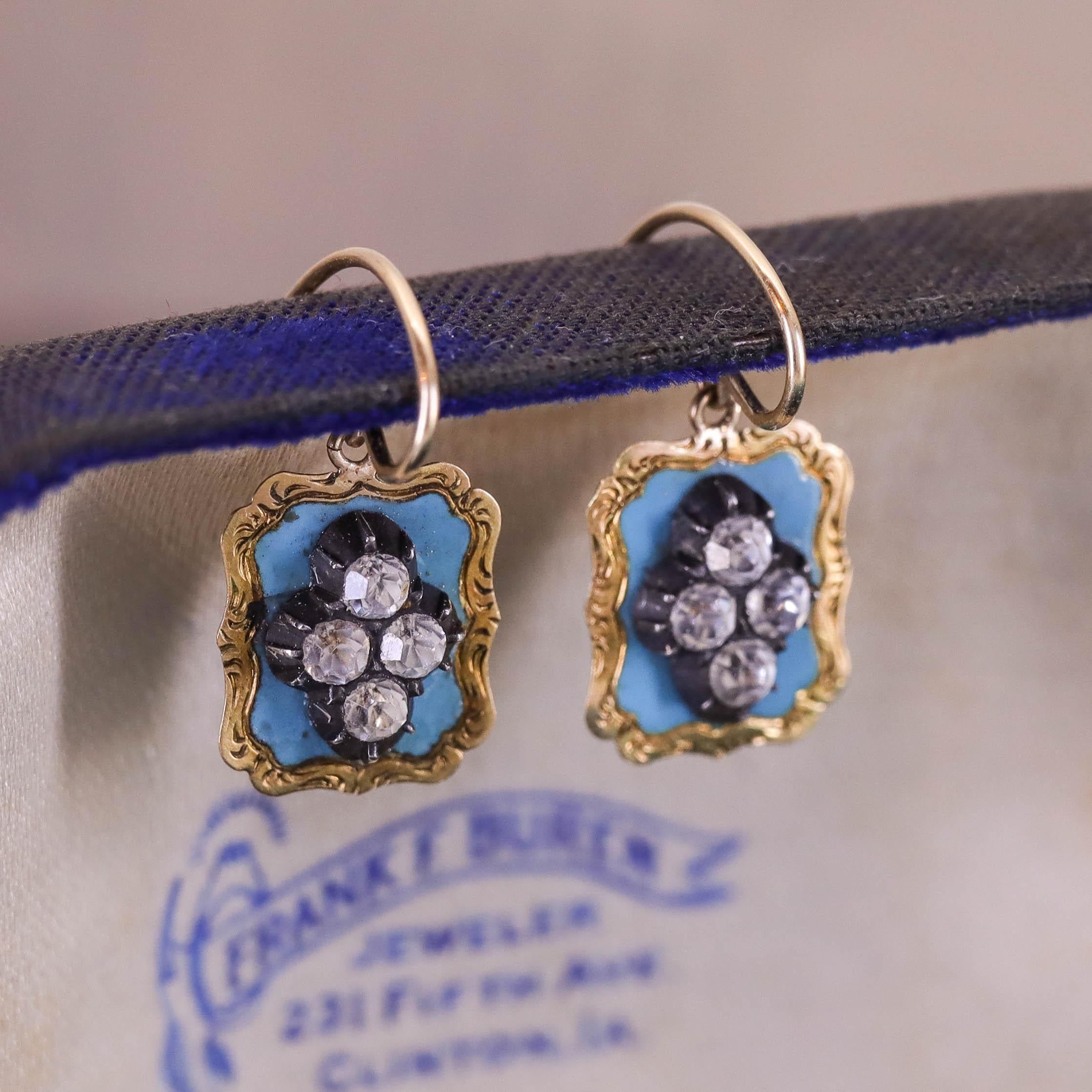 Boucles d'oreilles anciennes en pâte et émail, or 14k et 18k en vente 1