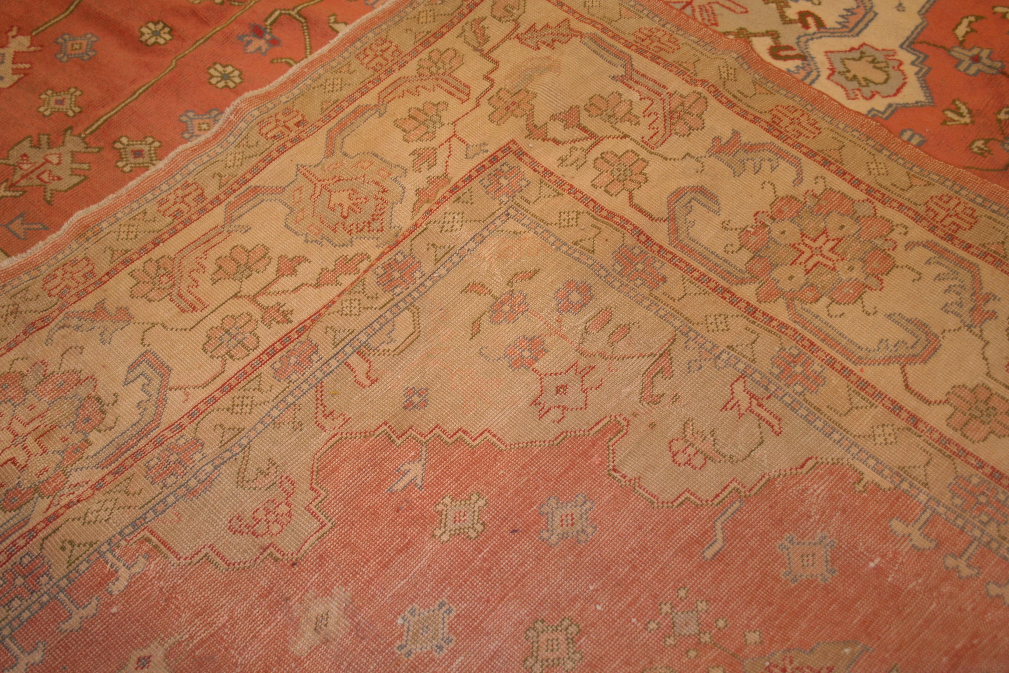 Tapis turc ancien d'Oushak de couleur pastel en vente 1