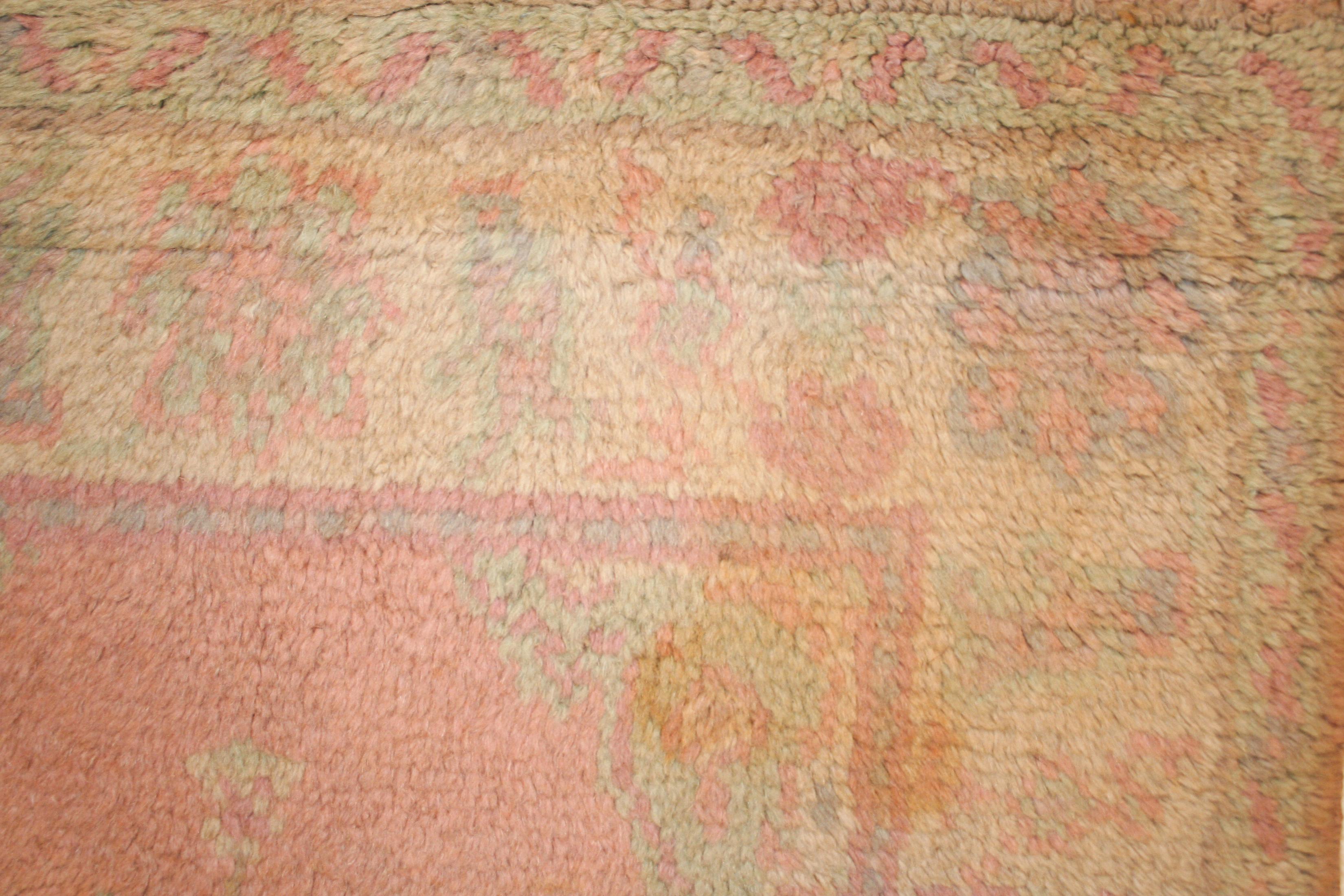Annodato a mano Tappeto antico Oushak Scatter turco dai colori pastello in vendita