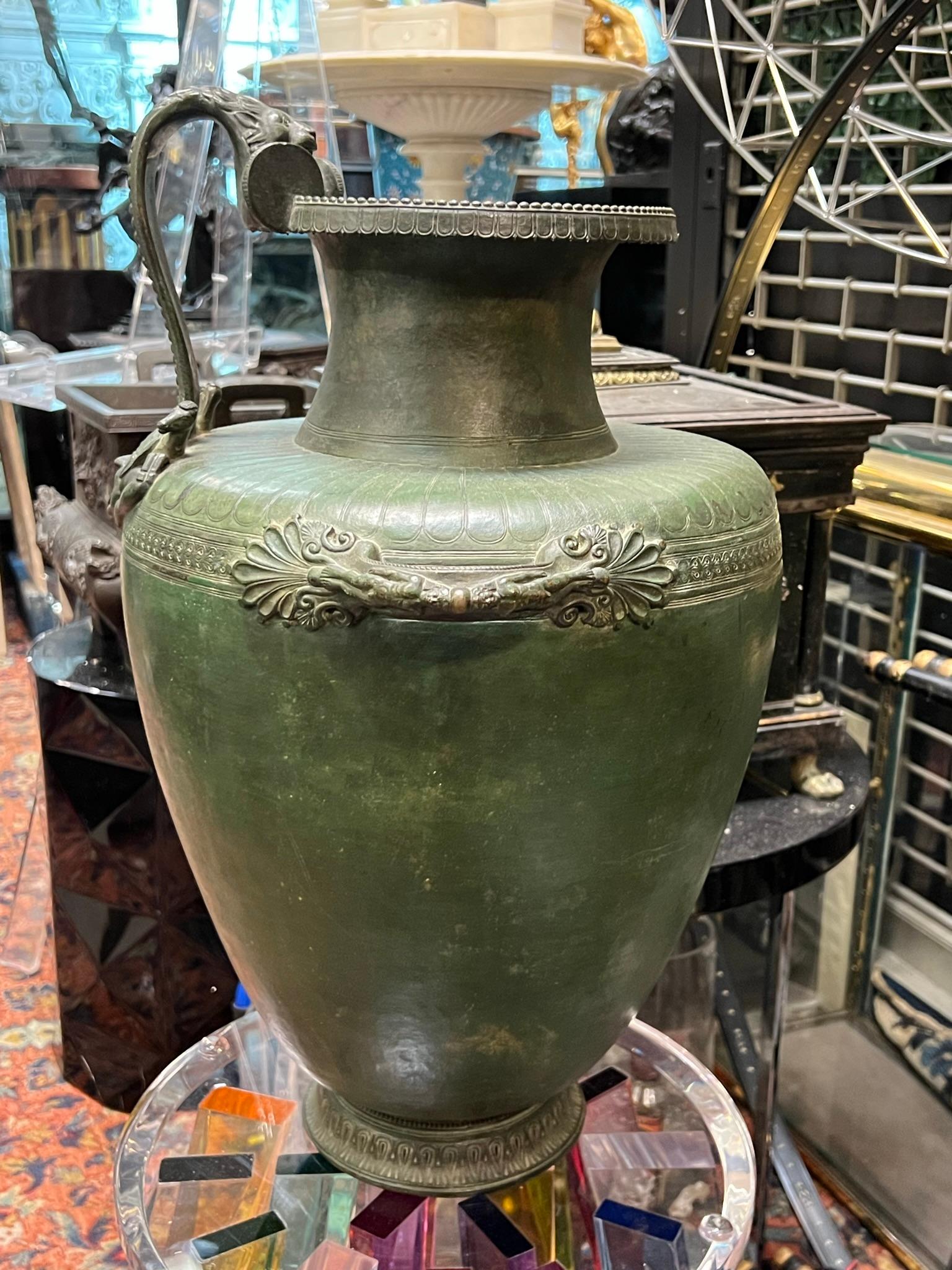 Neoclassical Revival Antique Patinated Bronze Hydria Water Jar After the Ancient Neopolitan For Sale