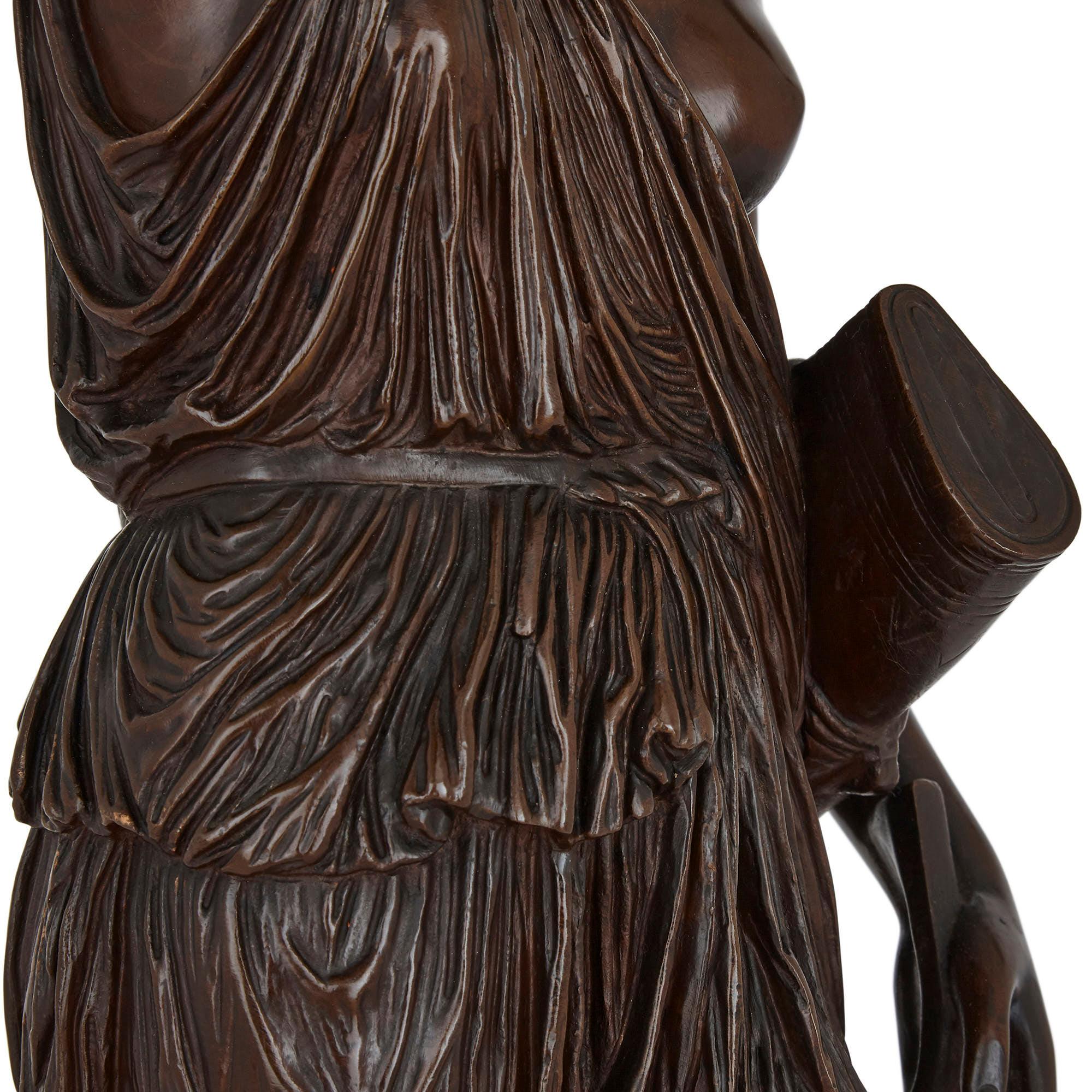 Patiné Sculpture ancienne en bronze patiné de Minerve par Ferdinand Barbedienne en vente