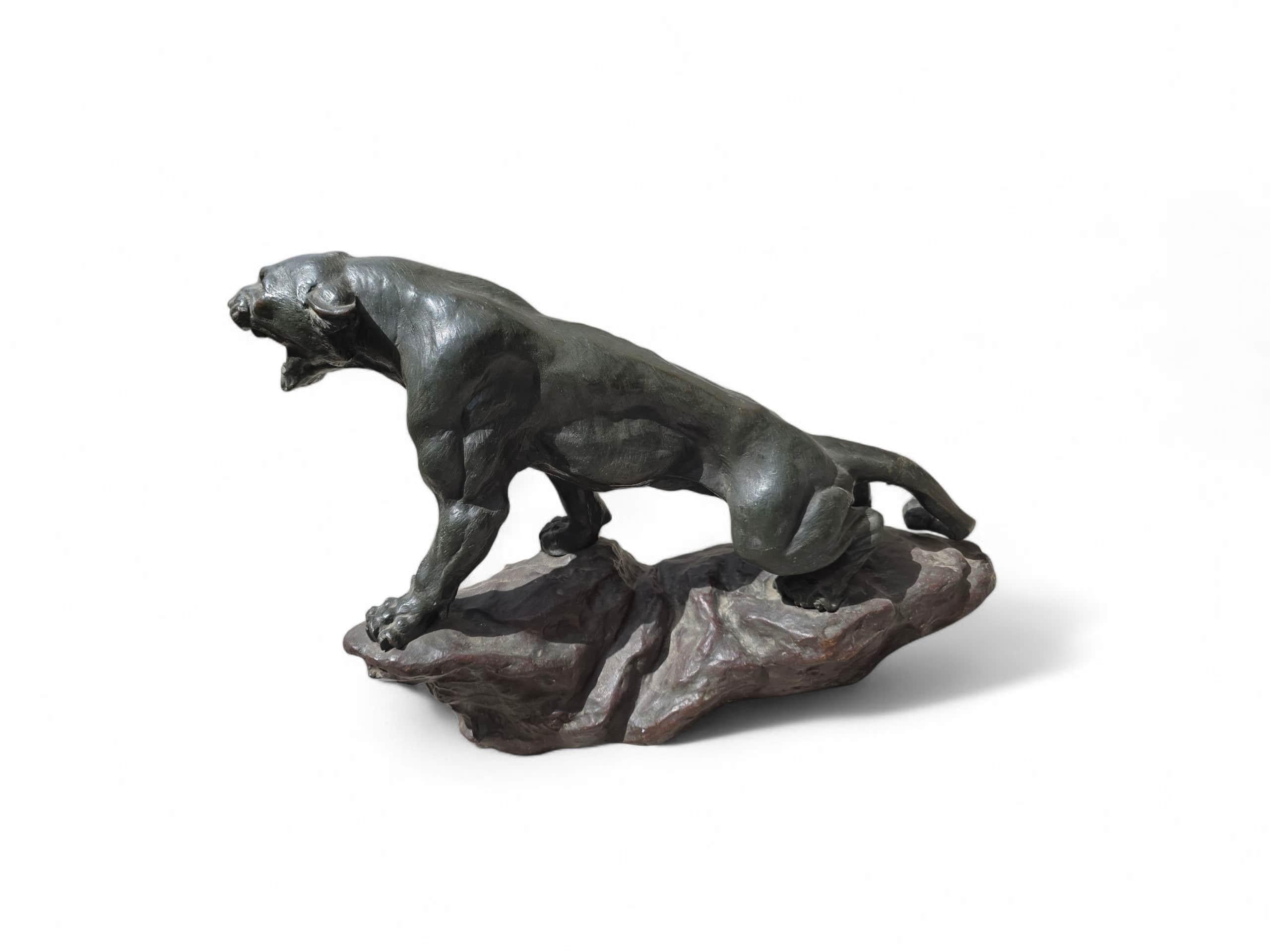 Escultura antigua de bronce patinado 