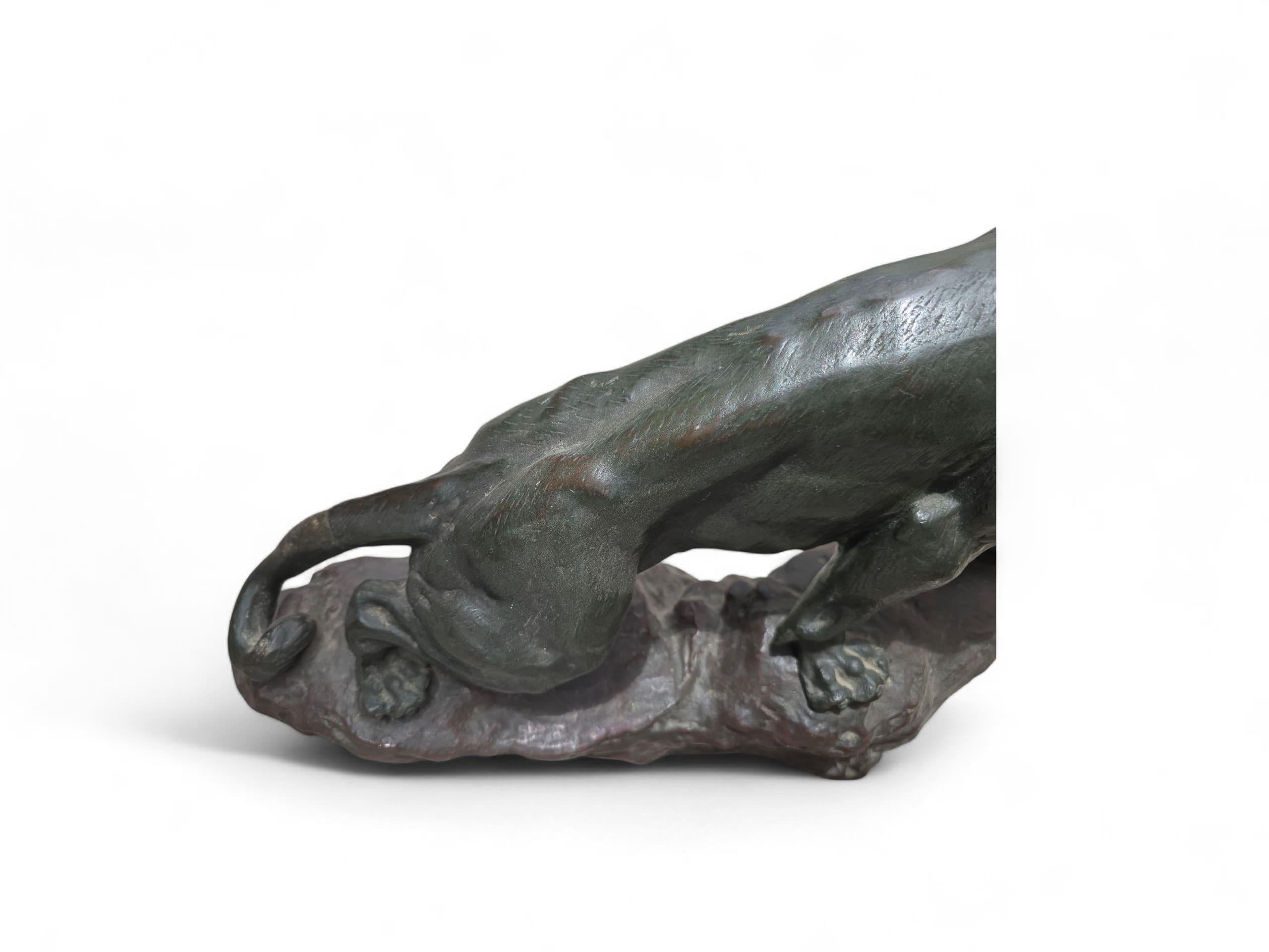 Escultura antigua de bronce patinado 