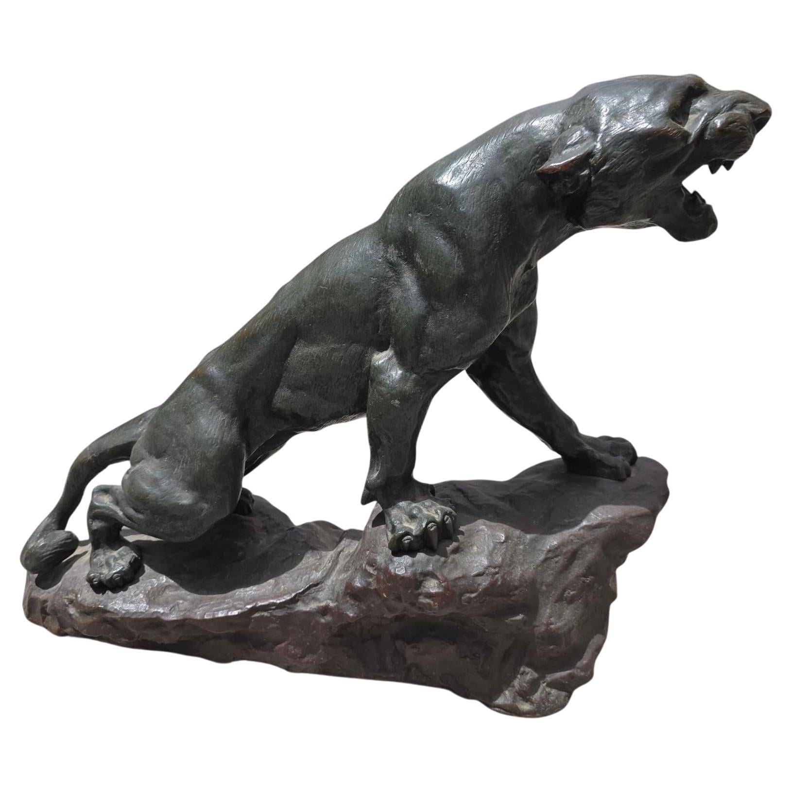 Escultura antigua de bronce patinado "Pantera" de Thomas Cartier (1879-1943) en venta