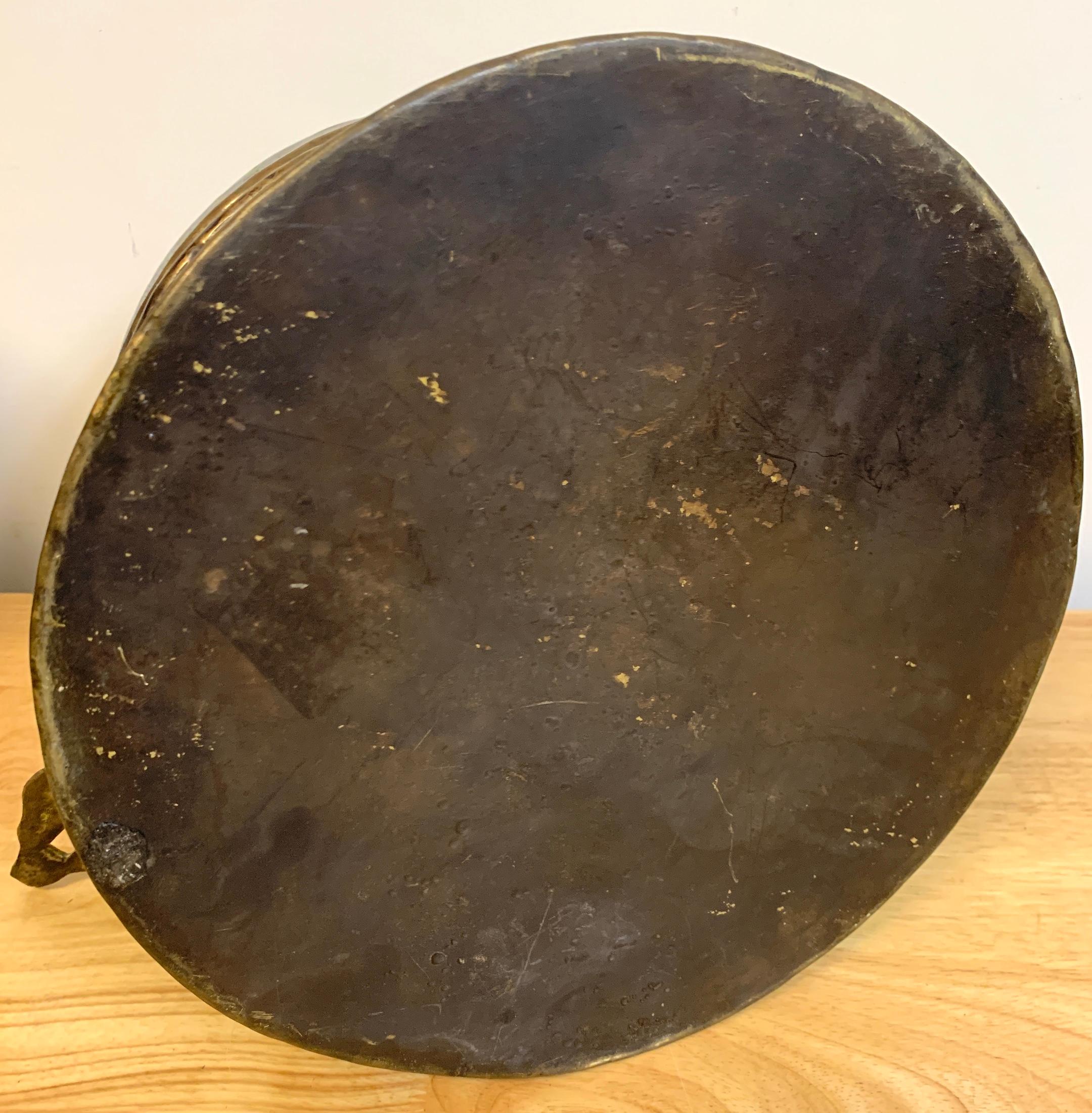 Laiton Boîte moghol d'antiquités en bronze patiné et gravé en vente