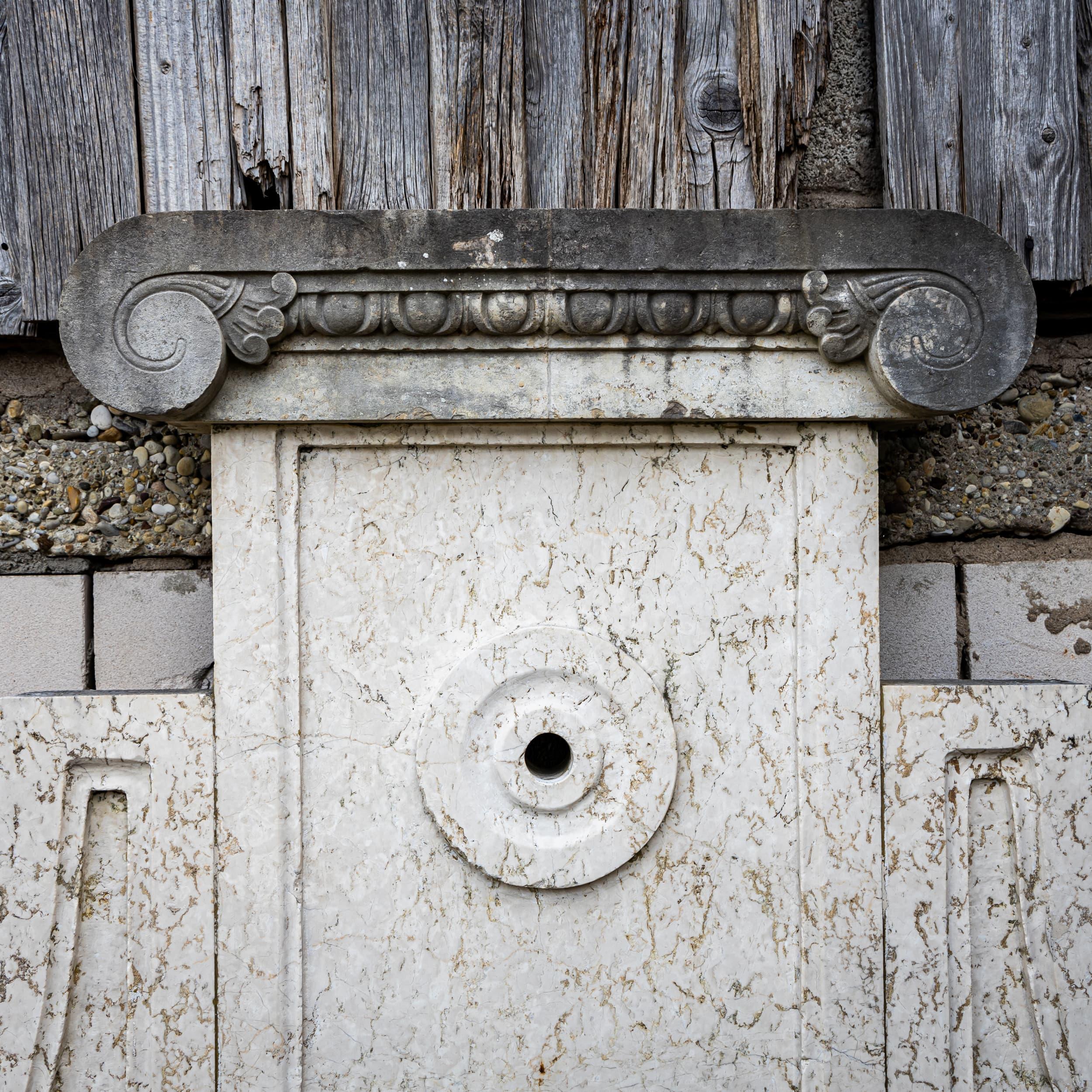 Antique-patinated Wall fountain, 21st Century In Good Condition For Sale In Greding, DE