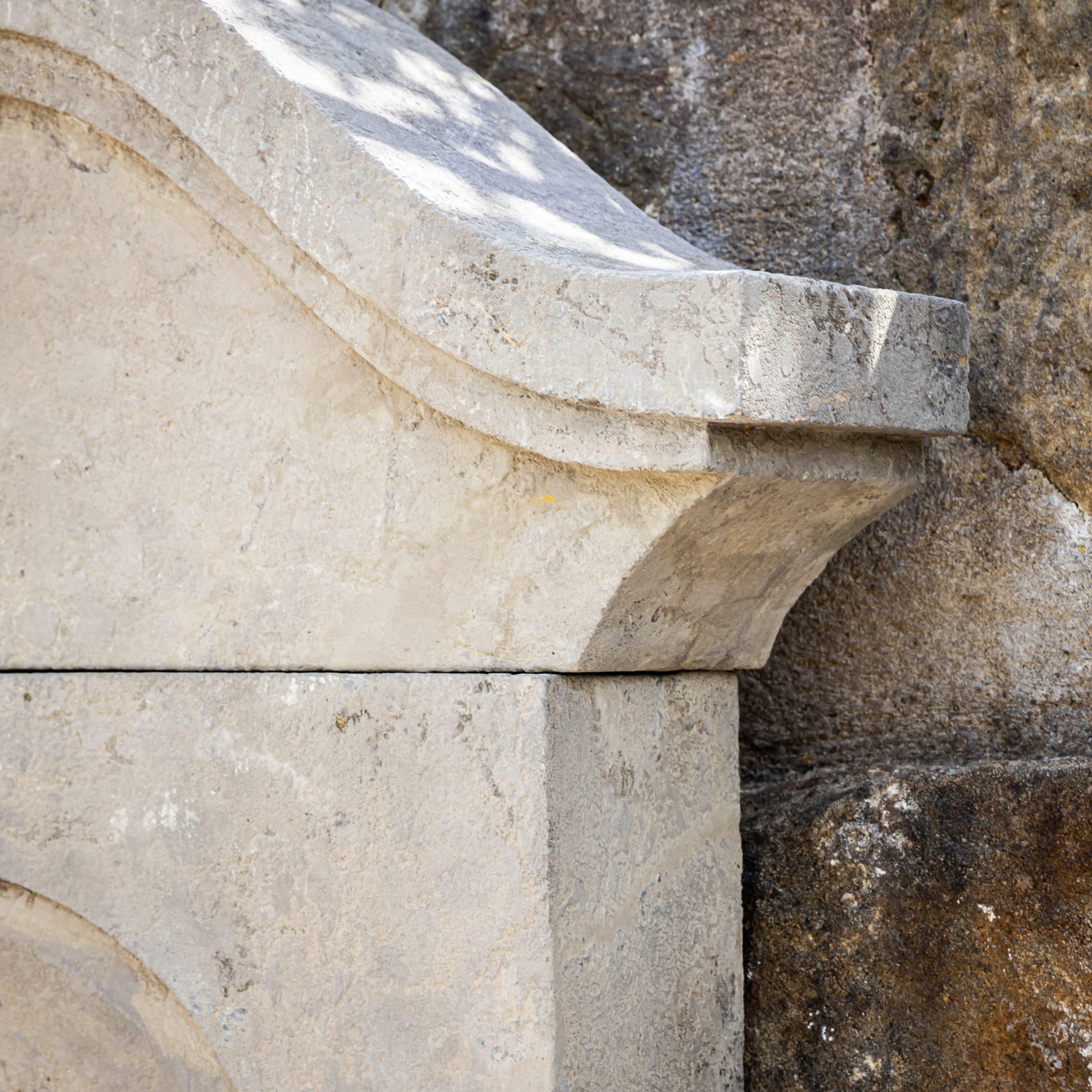 Fontana a muro patinata antica In condizioni buone in vendita a Greding, DE