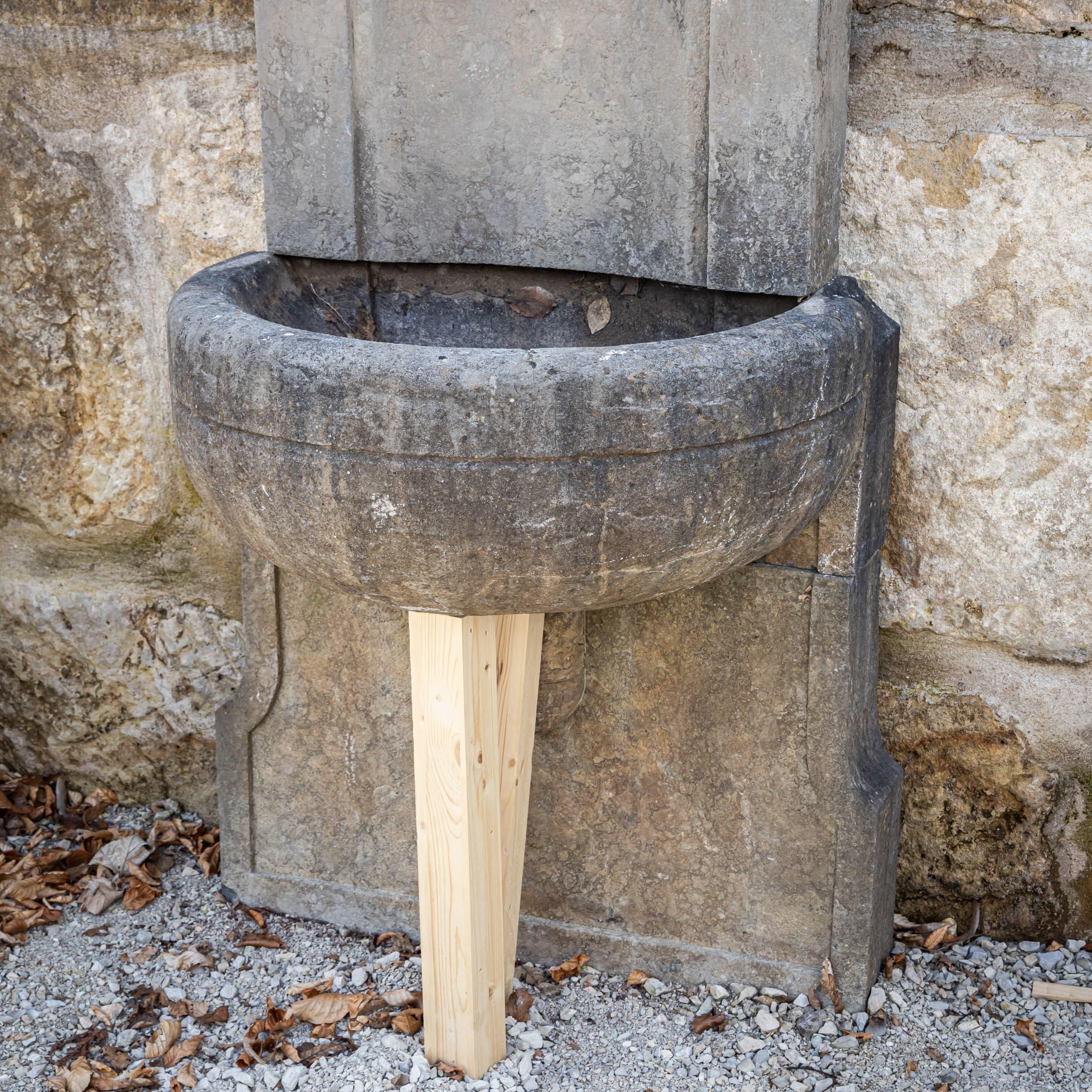 XXI secolo e contemporaneo Fontana a muro patinata antica in vendita