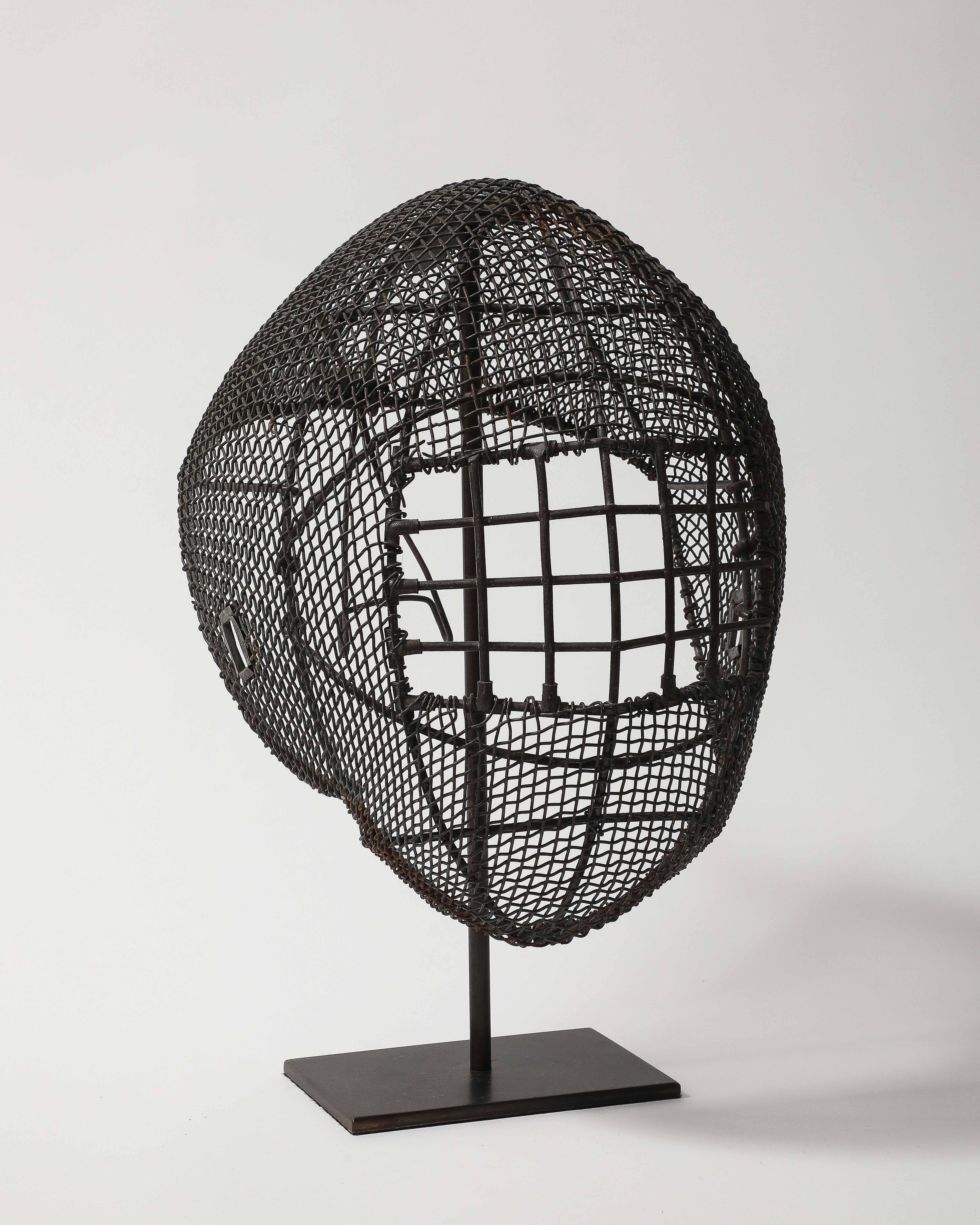 Masque de clôture en grillage patiné sur pied en vente 6