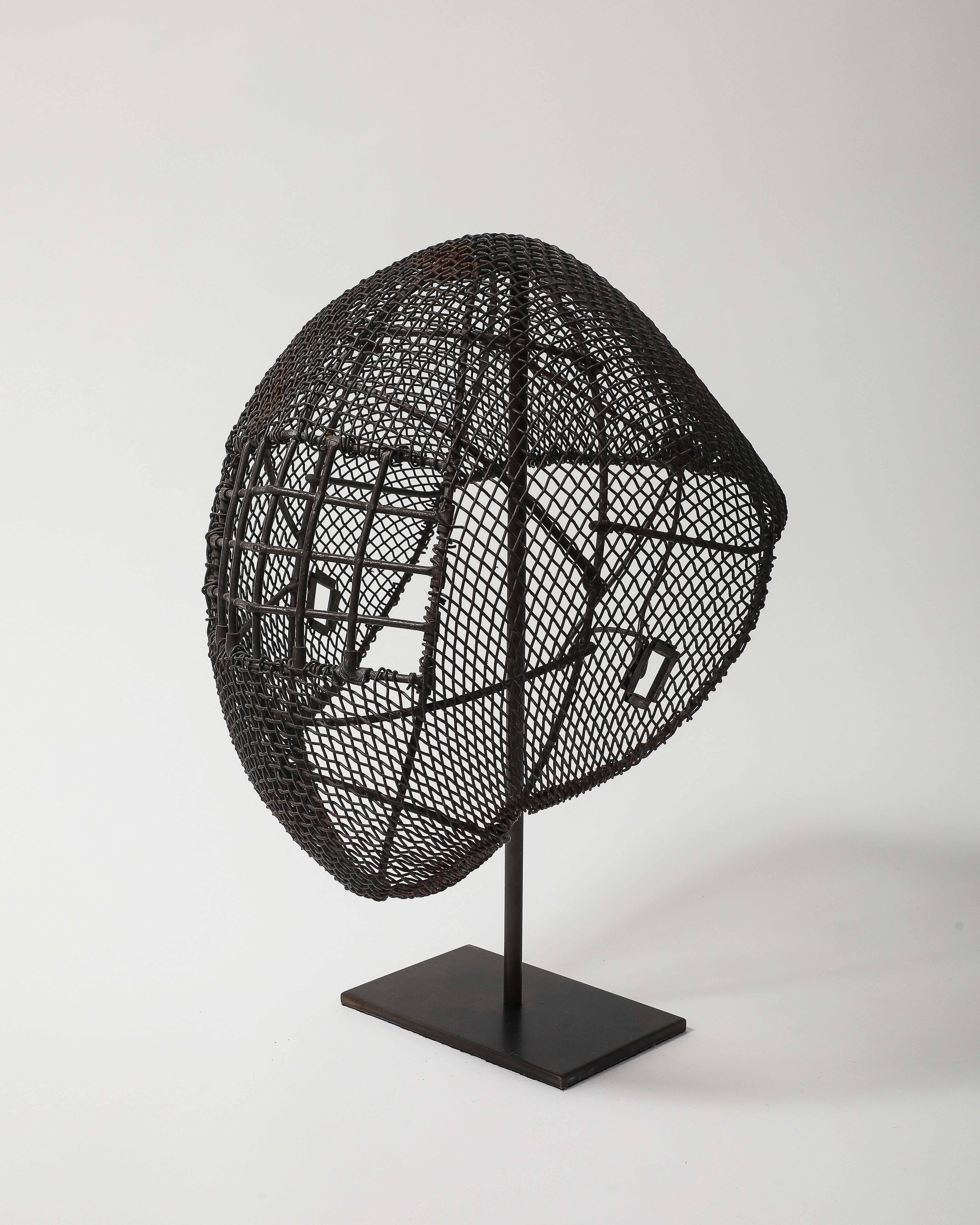 Masque de clôture en grillage patiné sur pied en vente 9