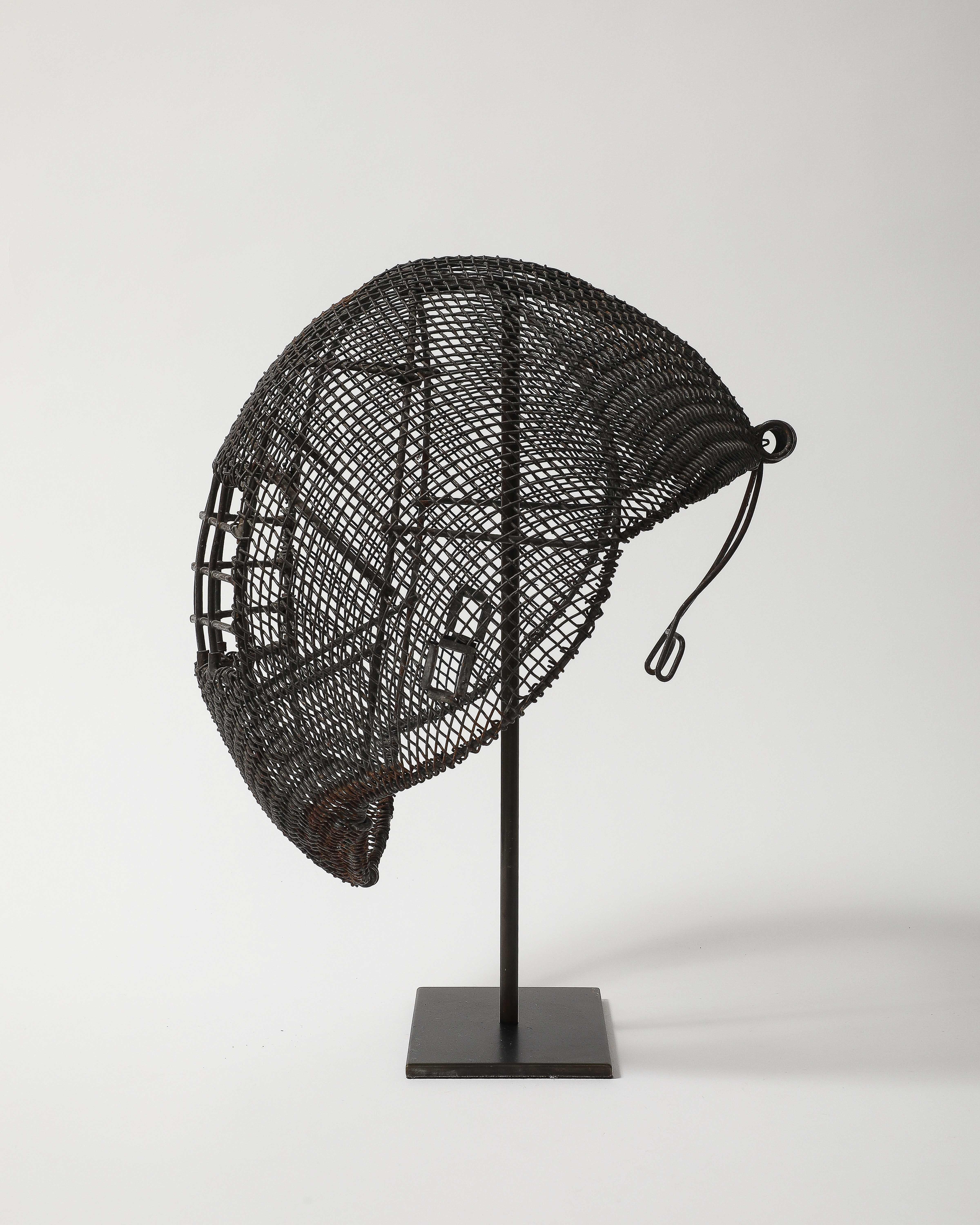 Fil de fer Masque de clôture en grillage patiné sur pied en vente