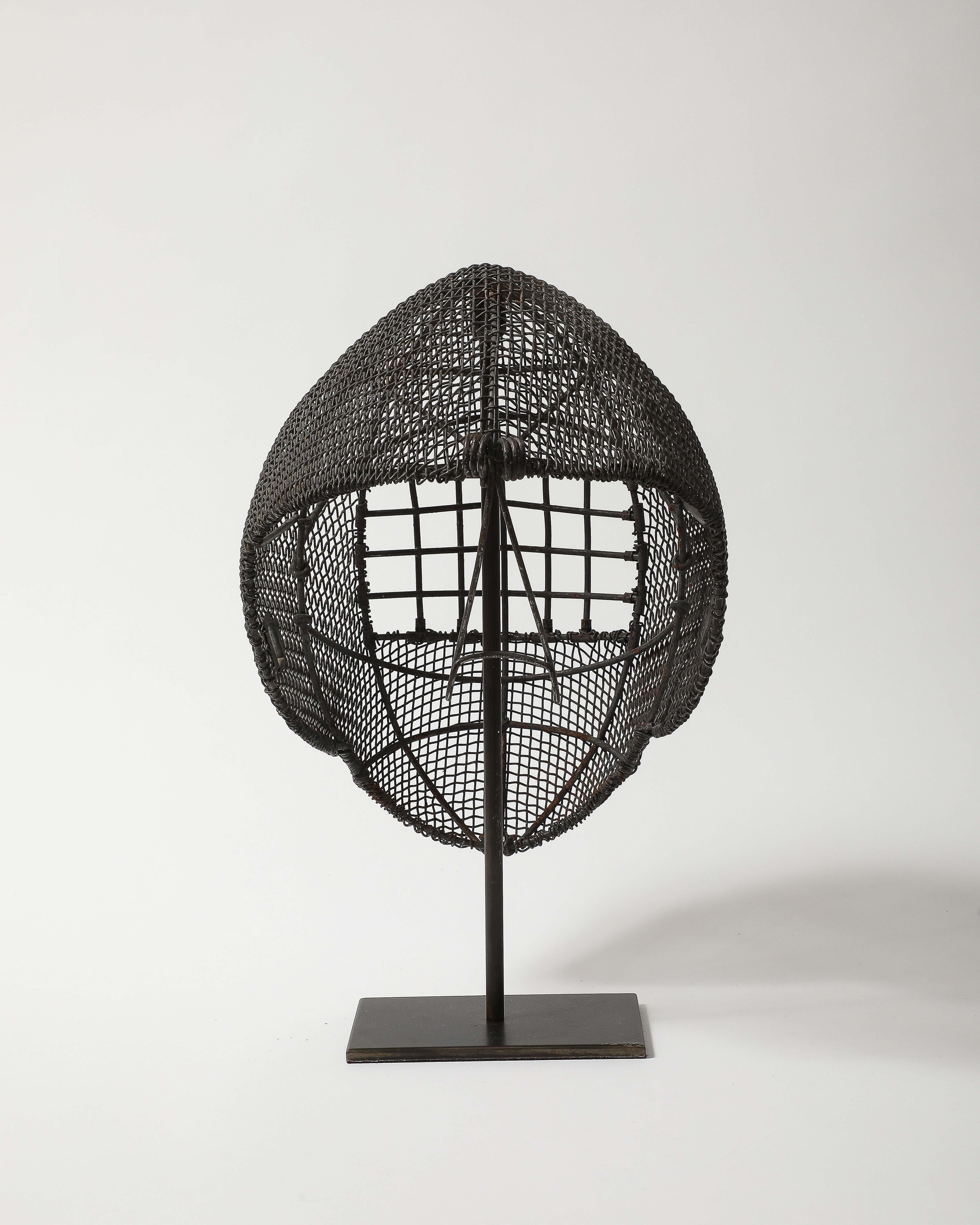 Masque de clôture en grillage patiné sur pied en vente 1