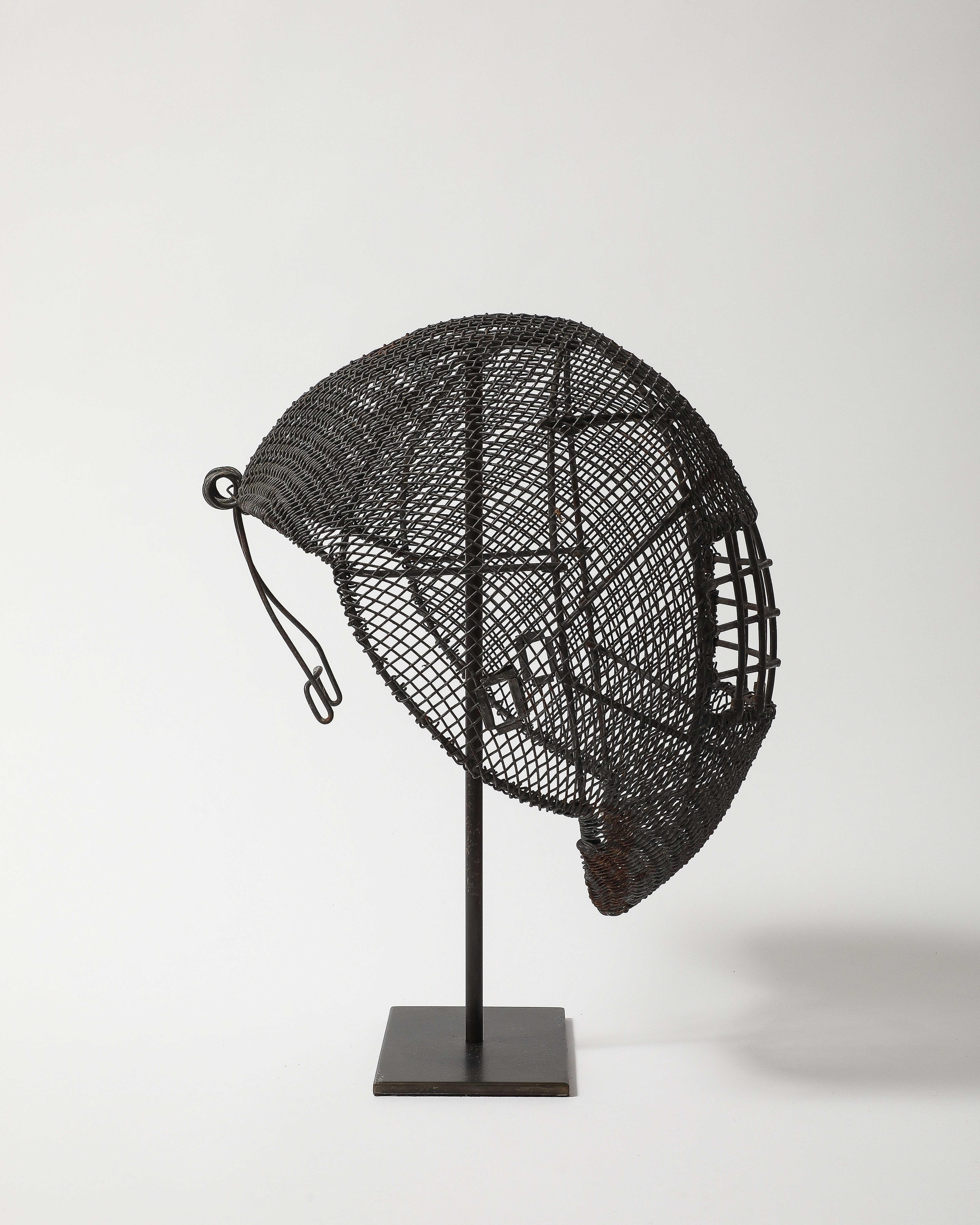 Masque de clôture en grillage patiné sur pied en vente 3