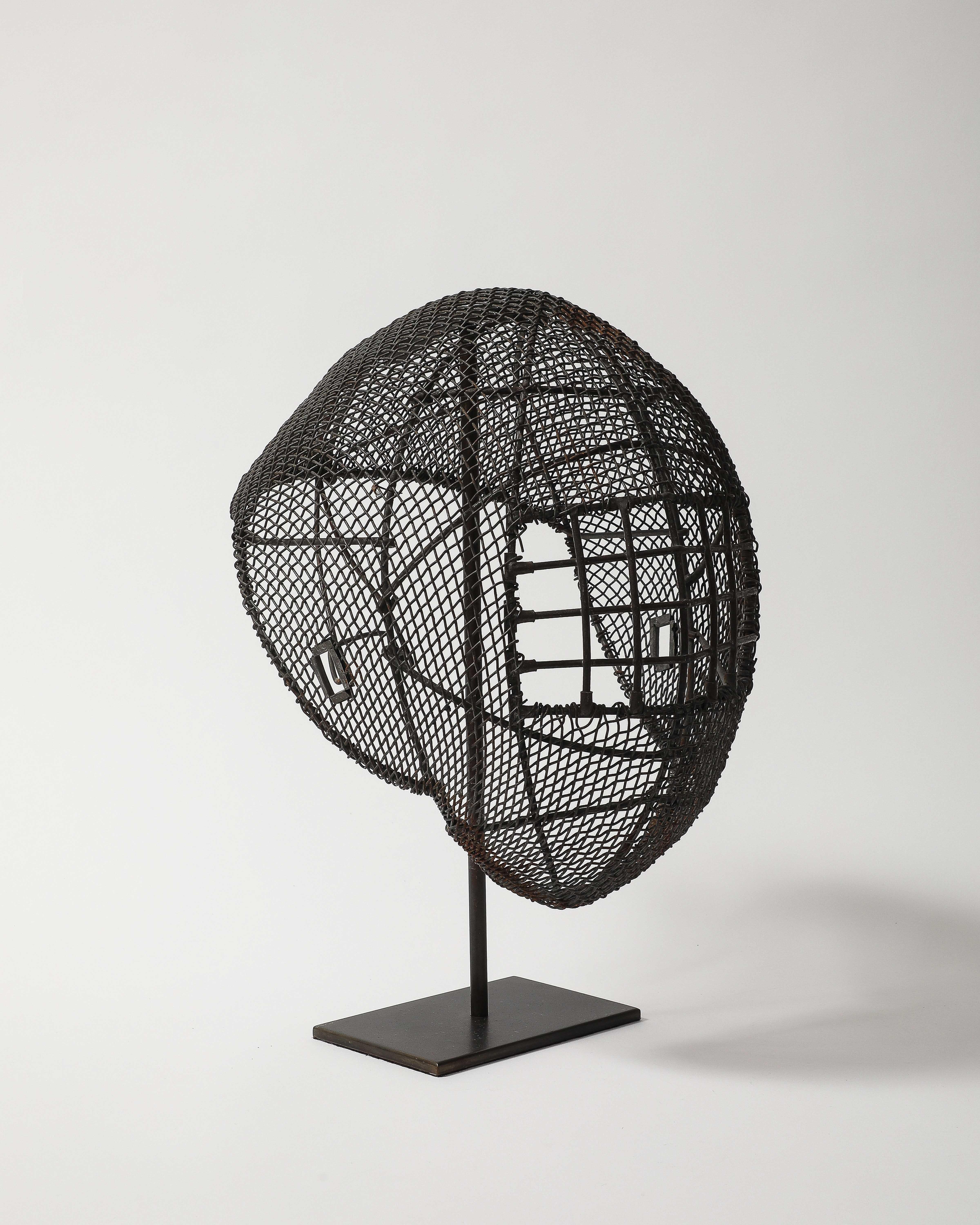 Masque de clôture en grillage patiné sur pied en vente 4