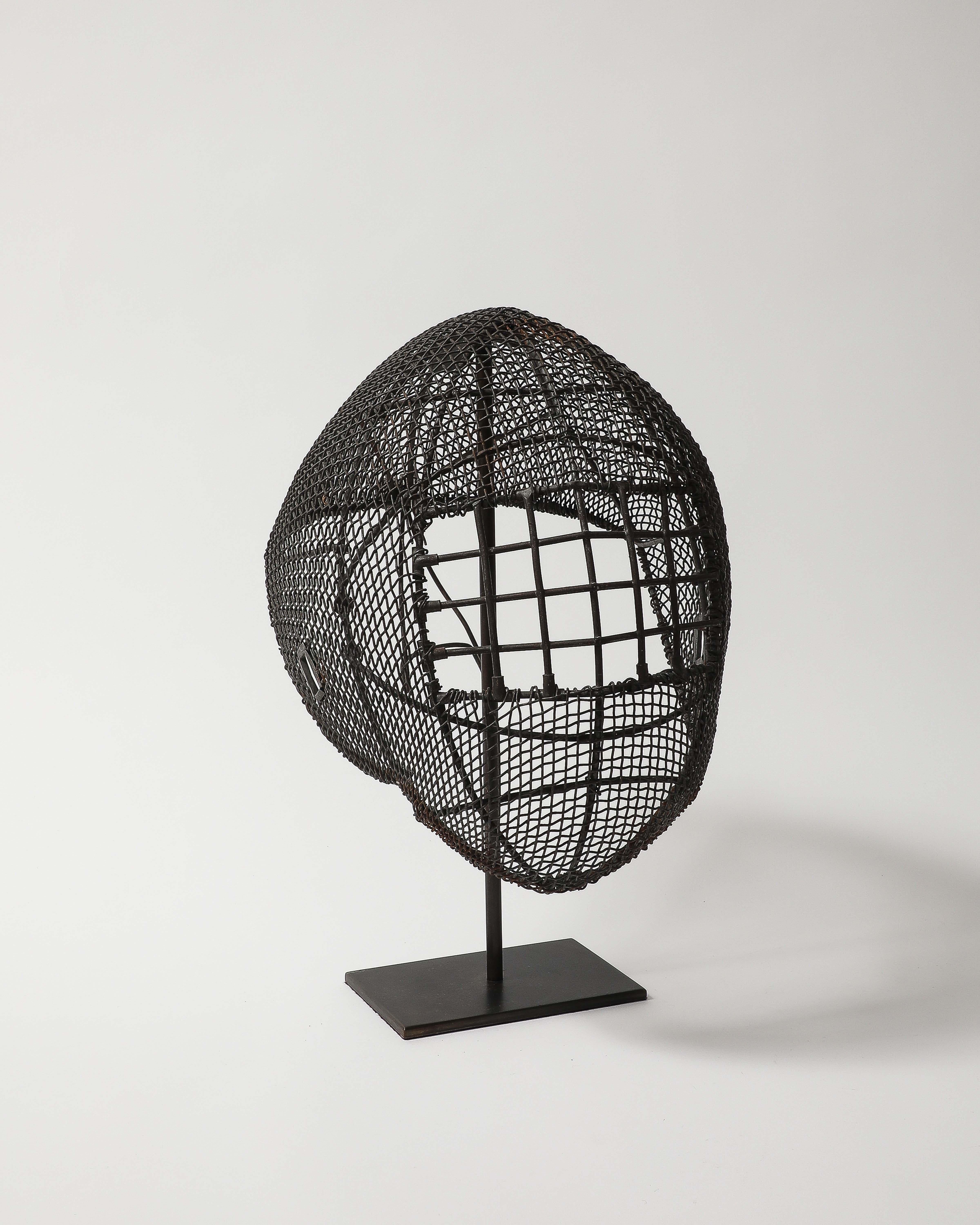 Masque de clôture en grillage patiné sur pied en vente 5