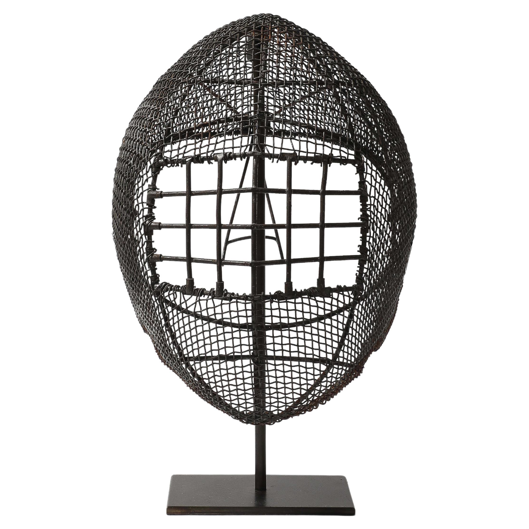 Masque de clôture en grillage patiné sur pied