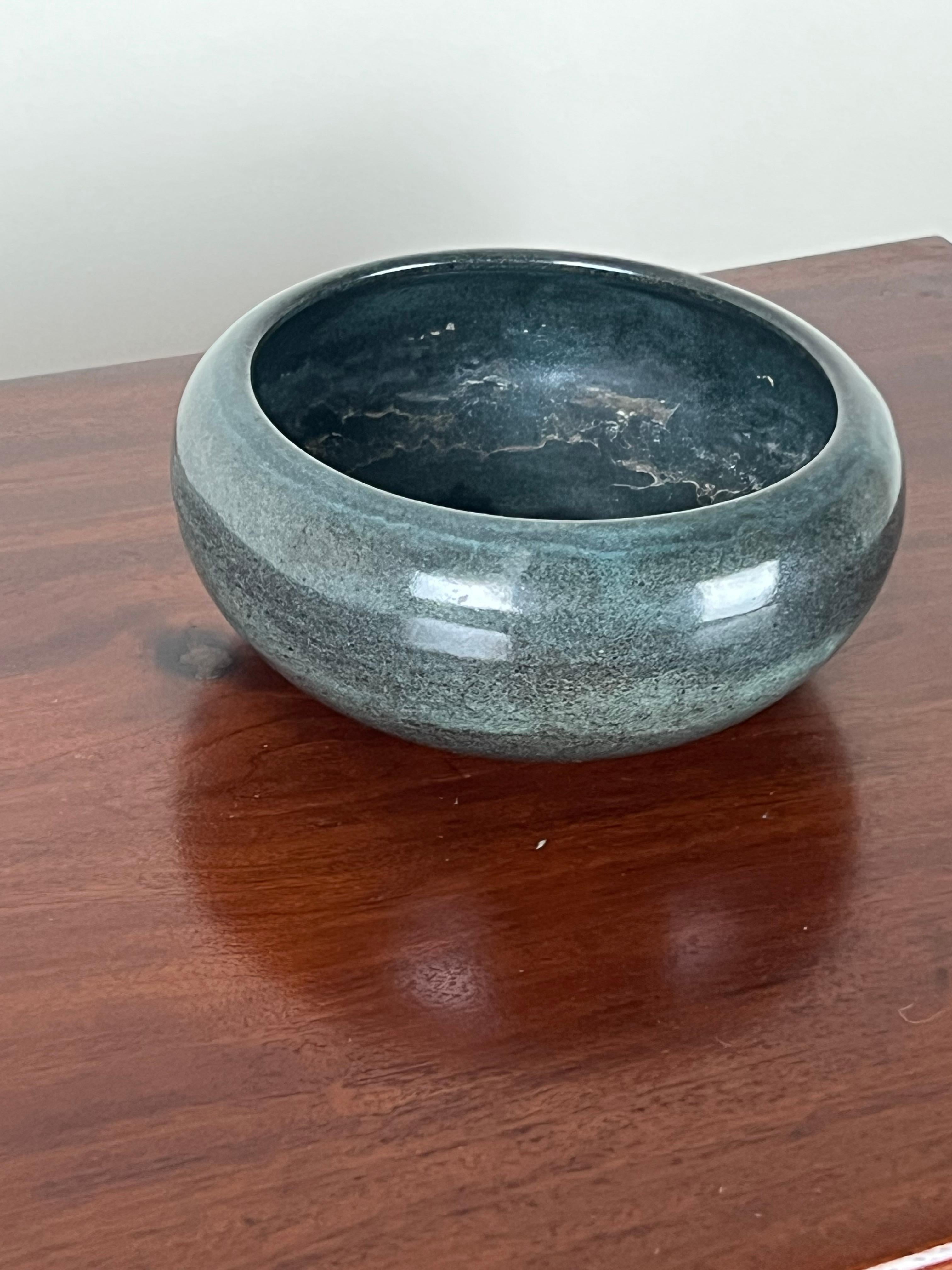 Classico americano Antica ciotola Paul Revere Pottery Saturday Evening Girls firmata e datata 1/20 in vendita