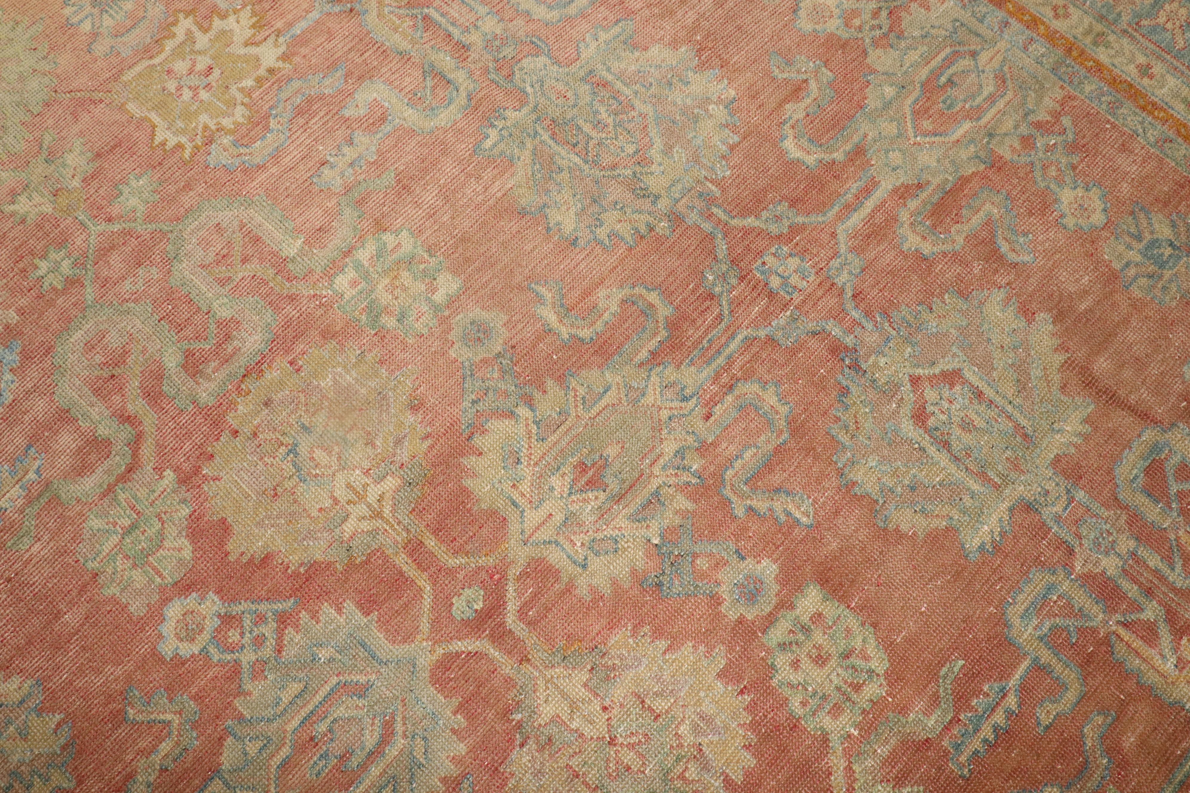 Antique Peach Oushak Rug In Good Condition For Sale In New York, NY