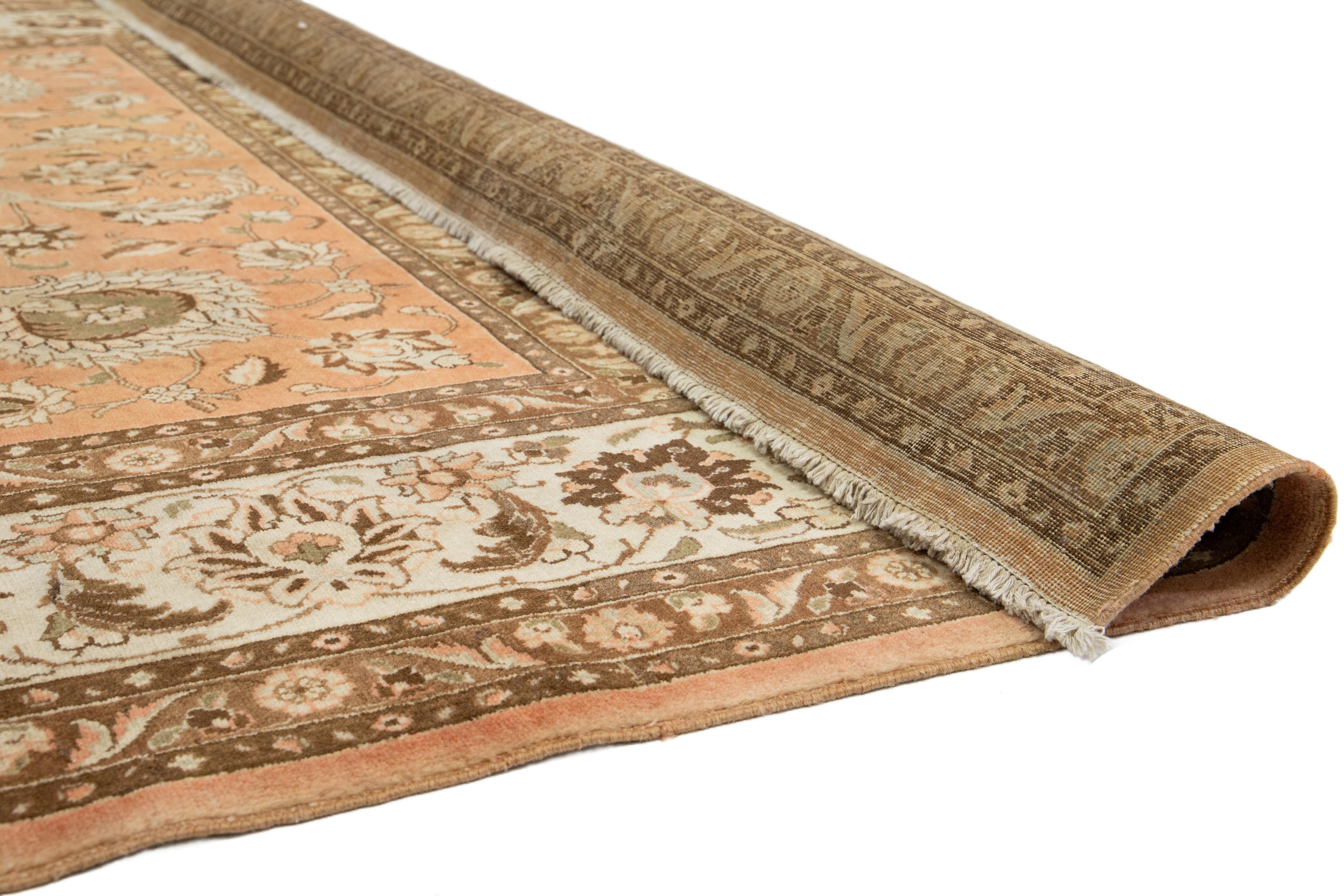 Antiker Pfirsich Persisch Täbriz Wollteppich mit Blumenmuster (Handgeknüpft) im Angebot
