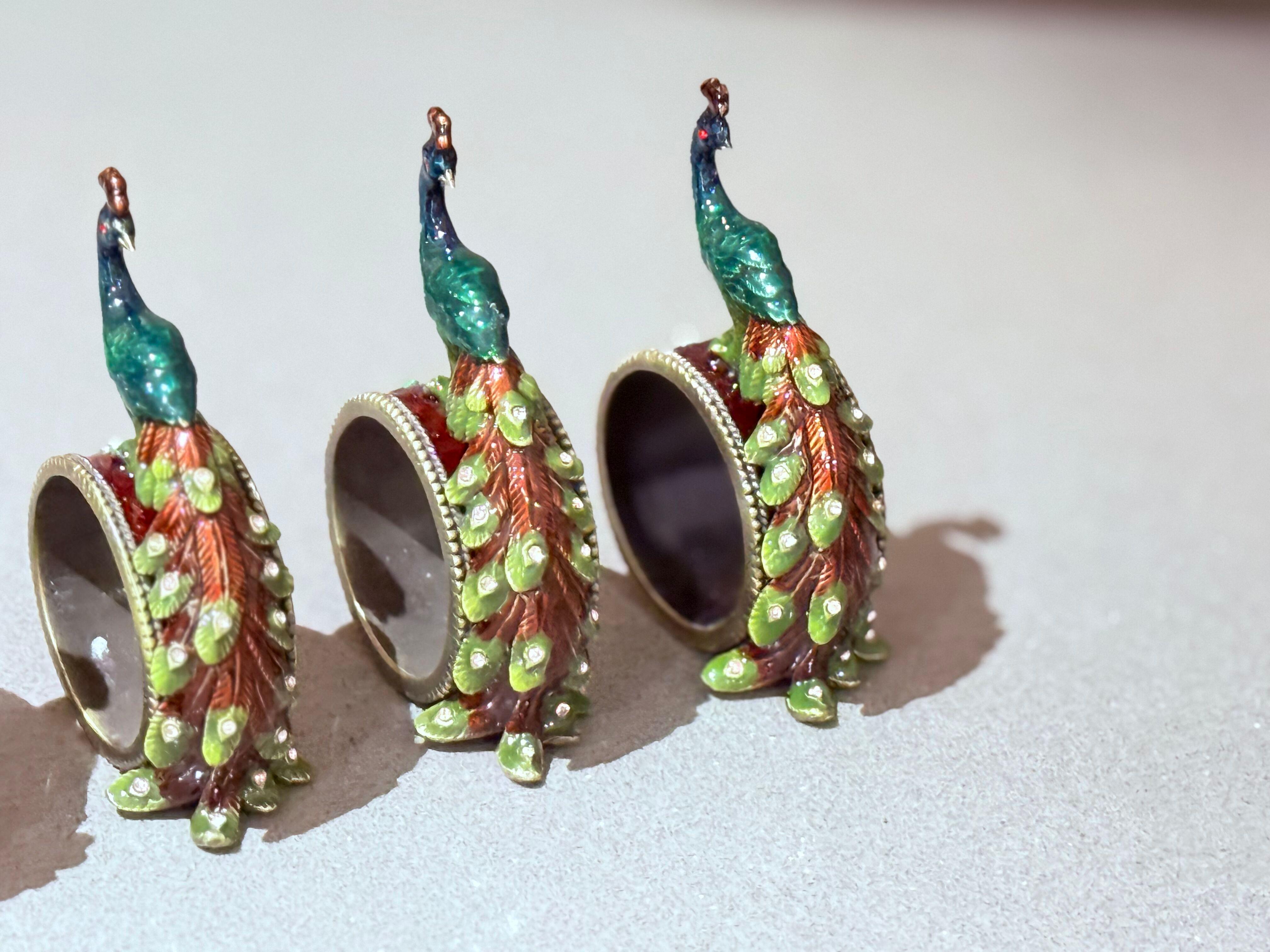 Set di 4 portatovaglioli e gioielli di pavone antico, accessori da pranzo esotici e di lusso in vendita 3