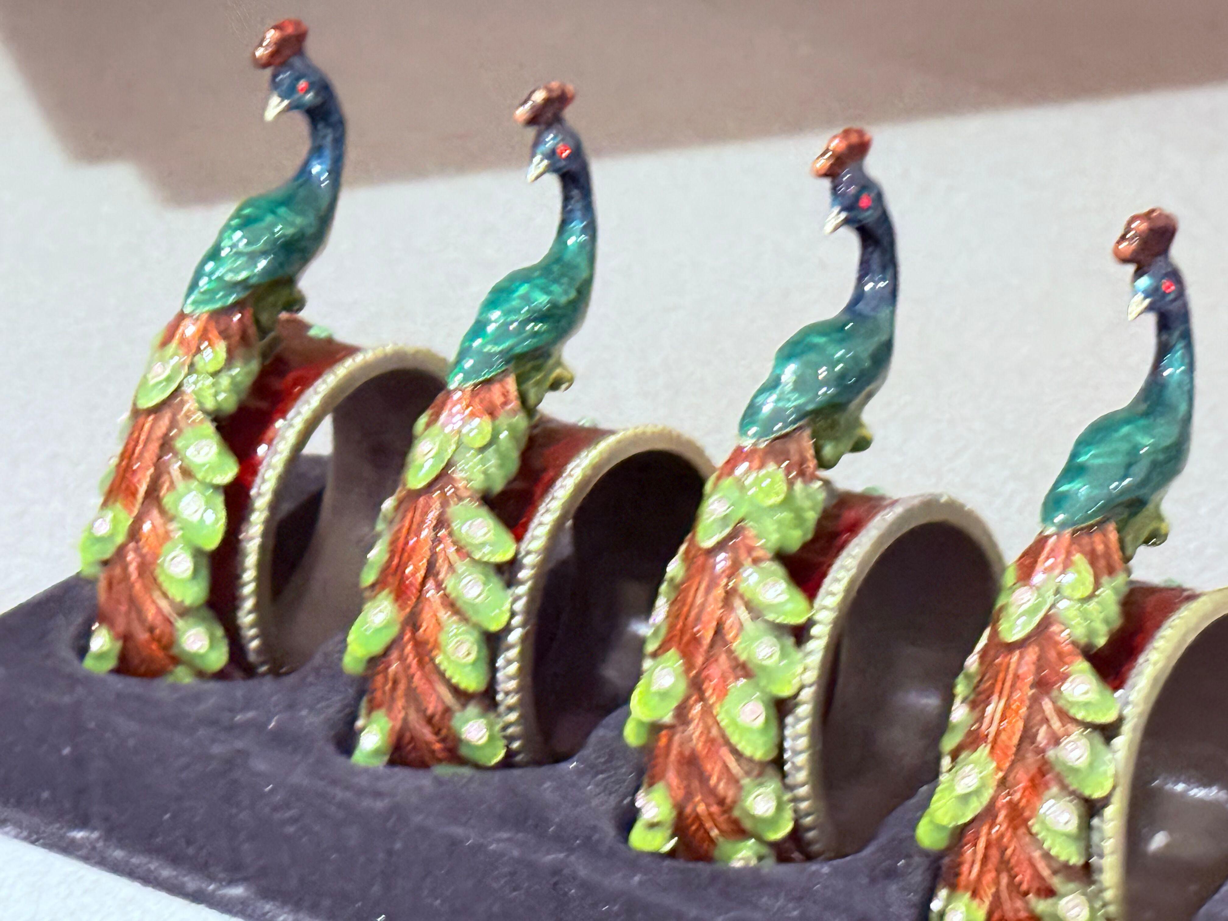 Britannico Set di 4 portatovaglioli e gioielli di pavone antico, accessori da pranzo esotici e di lusso in vendita