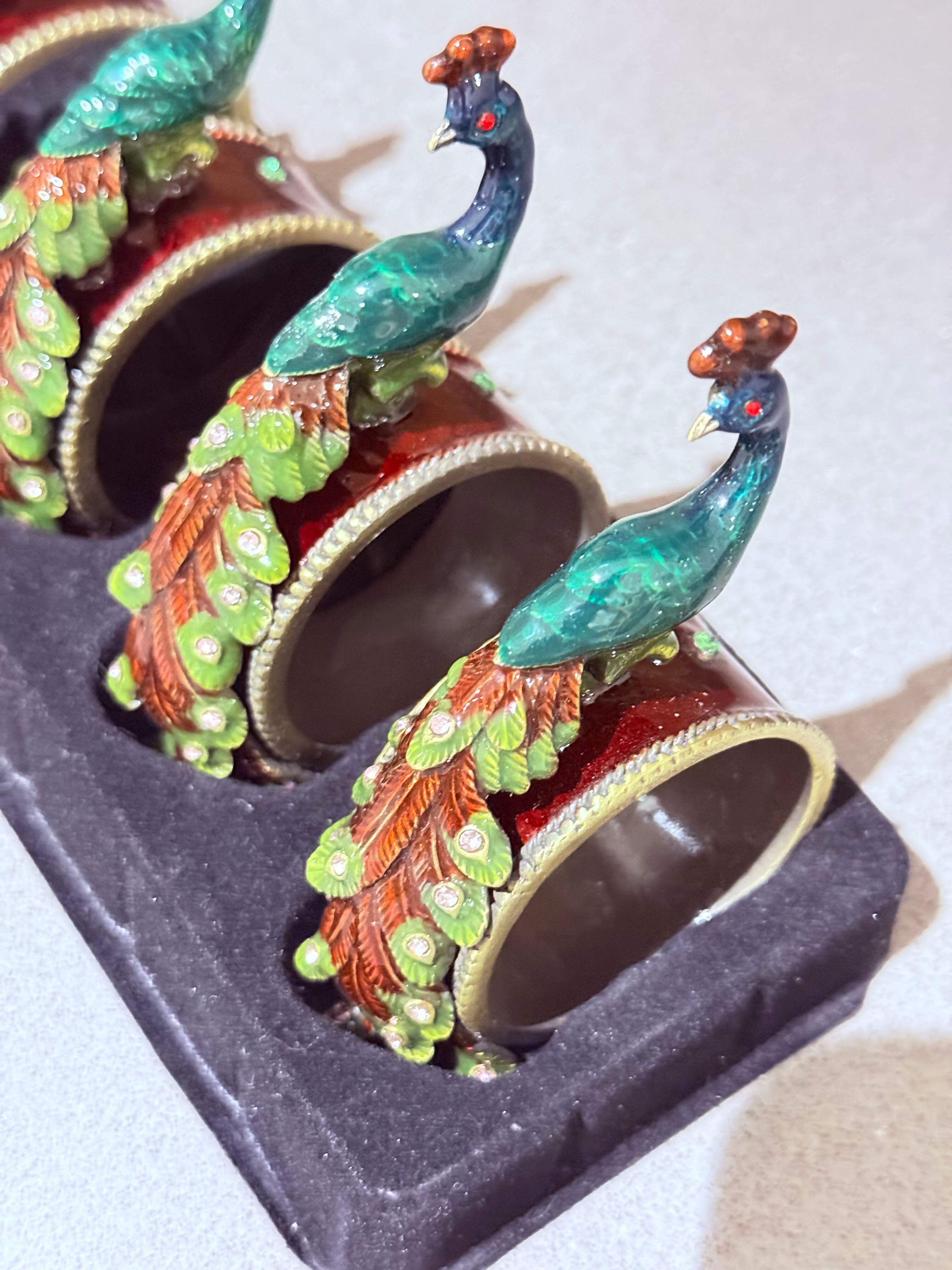 Set di 4 portatovaglioli e gioielli di pavone antico, accessori da pranzo esotici e di lusso In condizioni ottime in vendita a Wembley, GB