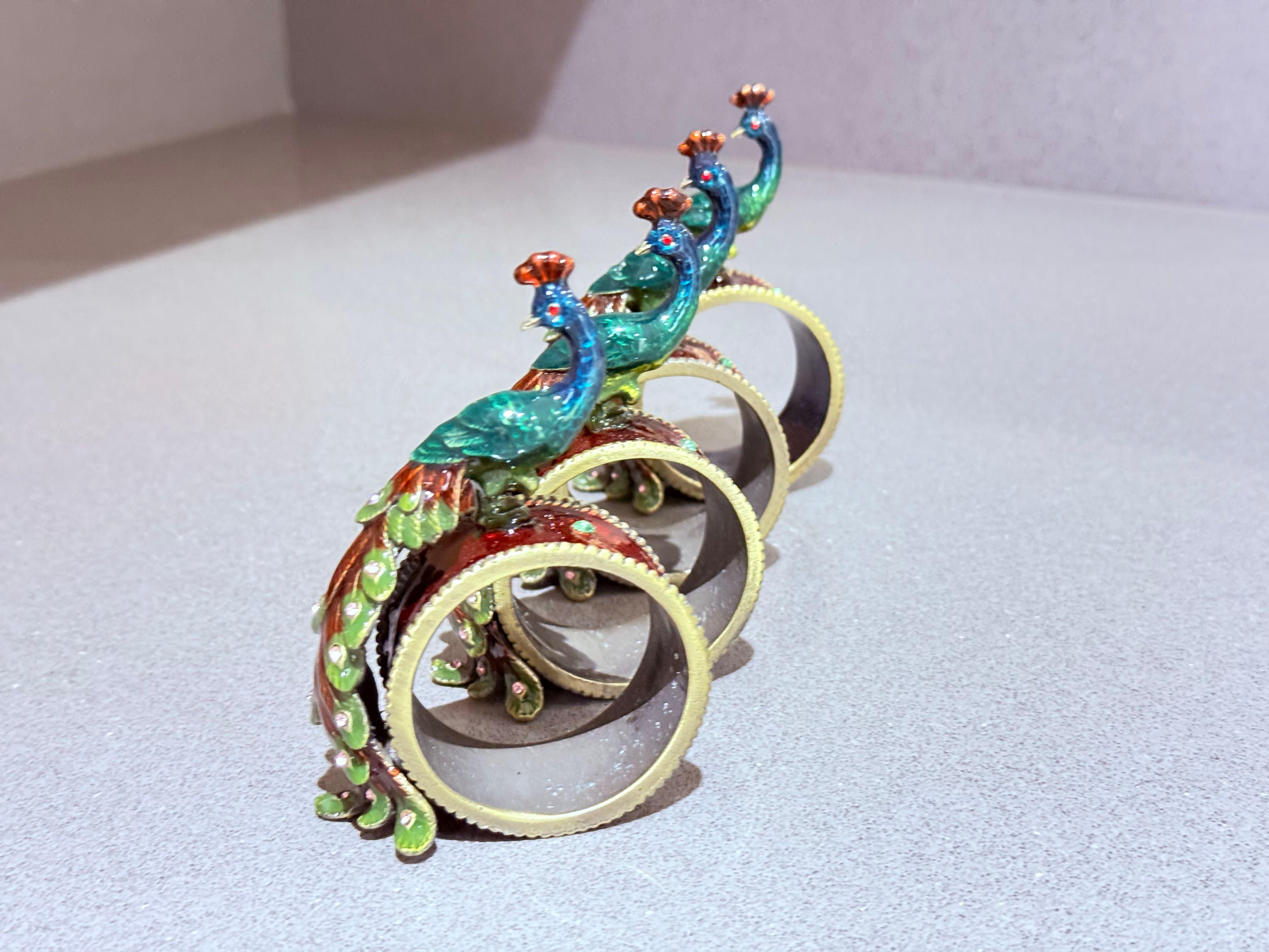 Inizio XX secolo Set di 4 portatovaglioli e gioielli di pavone antico, accessori da pranzo esotici e di lusso in vendita