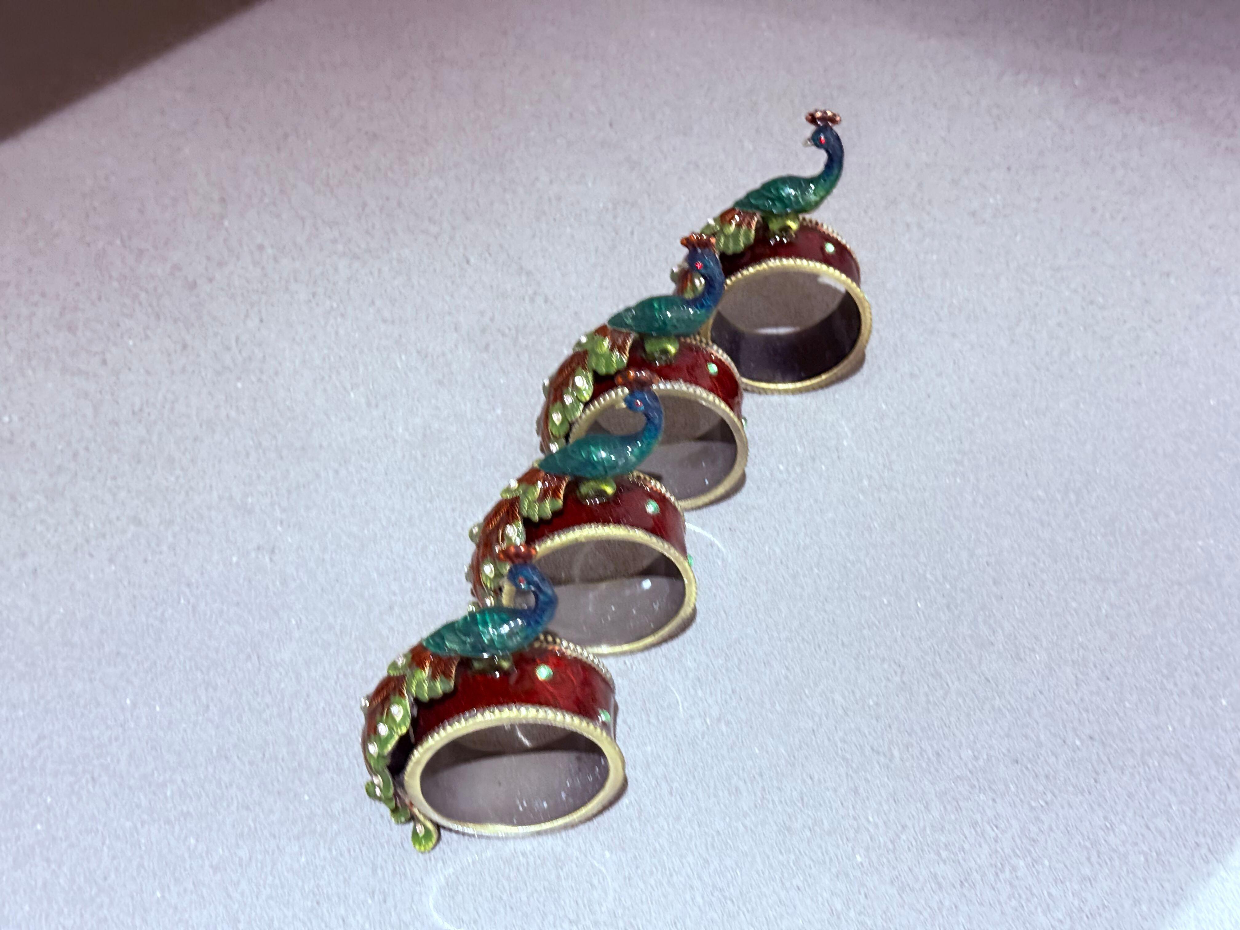 Metallo Set di 4 portatovaglioli e gioielli di pavone antico, accessori da pranzo esotici e di lusso in vendita