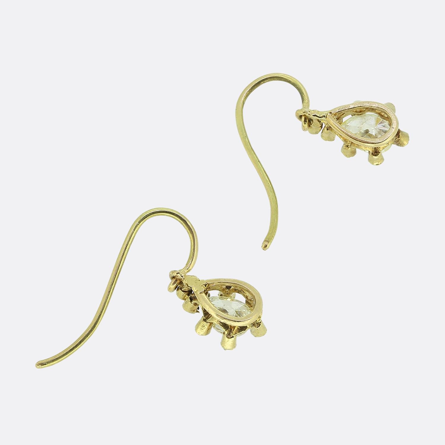 Antique Pear Cut Diamond Drop Earrings In Good Condition In London, GB
