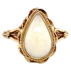 Bague ancienne en or 14 carats avec opale en forme de poire