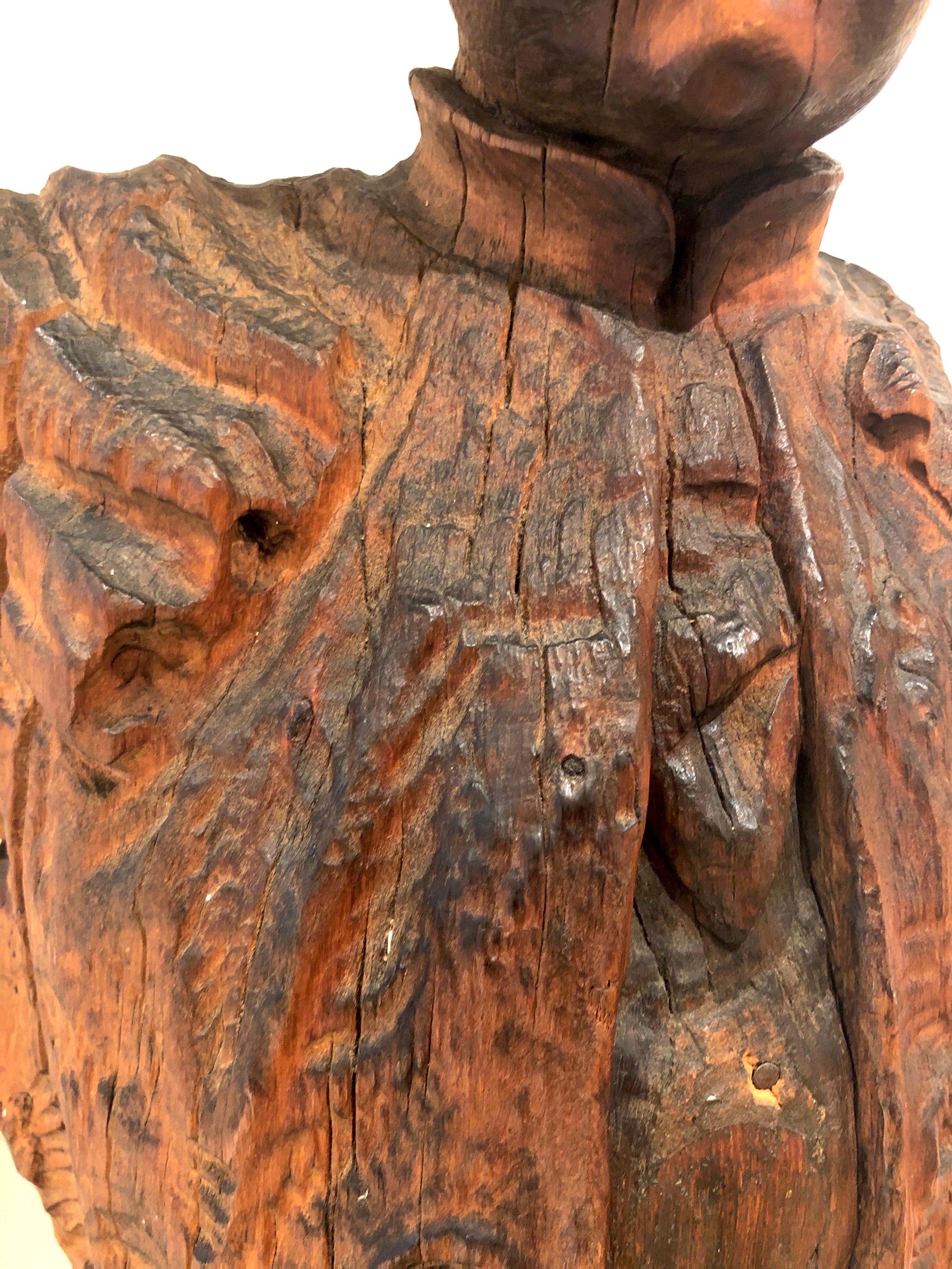 Antico intaglio in Wood Wood Giovane Nobiluomo Cappello Gilet Figura Fontana Veneto in vendita 4