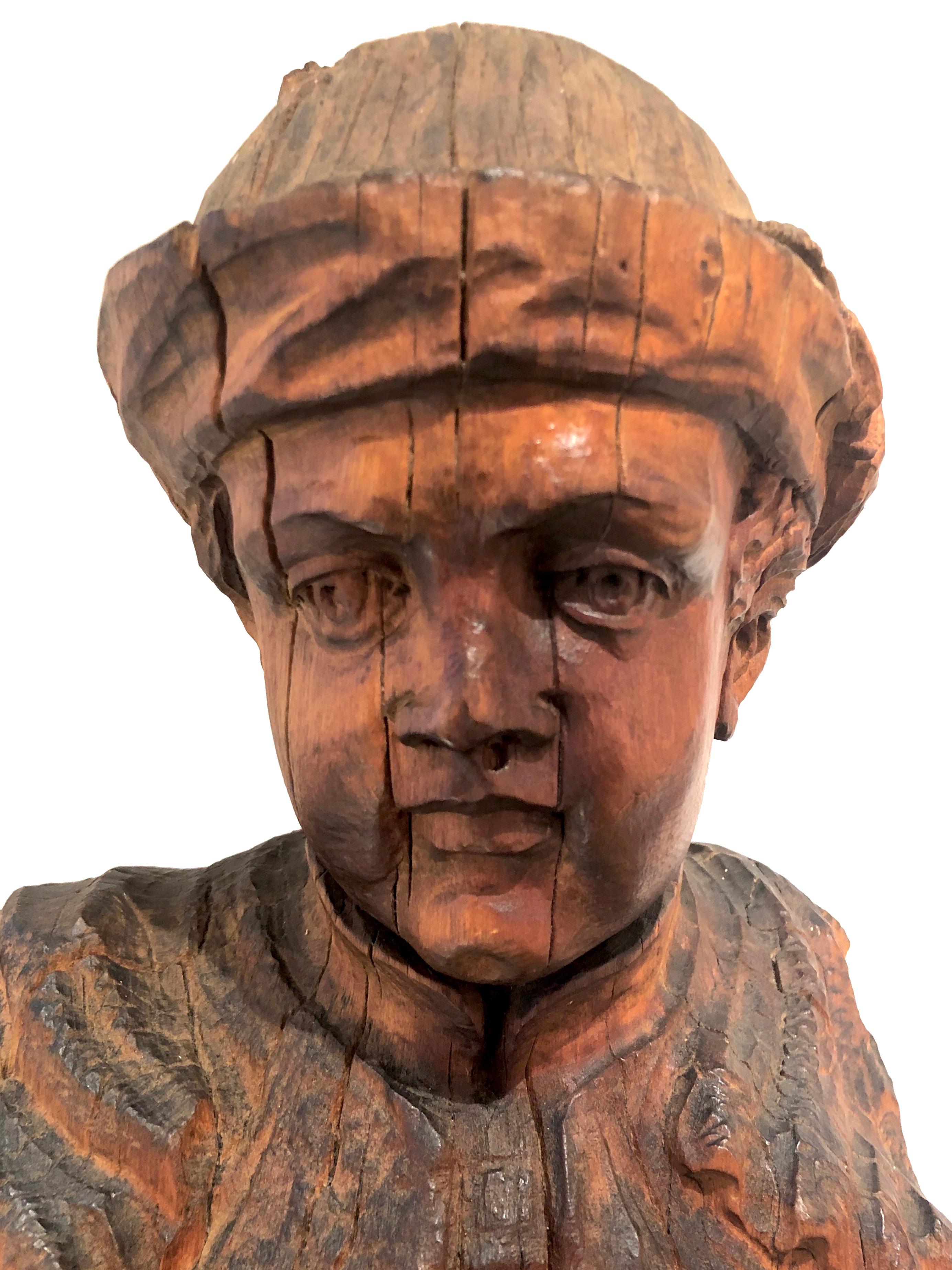 Belle Époque Antico intaglio in Wood Wood Giovane Nobiluomo Cappello Gilet Figura Fontana Veneto in vendita