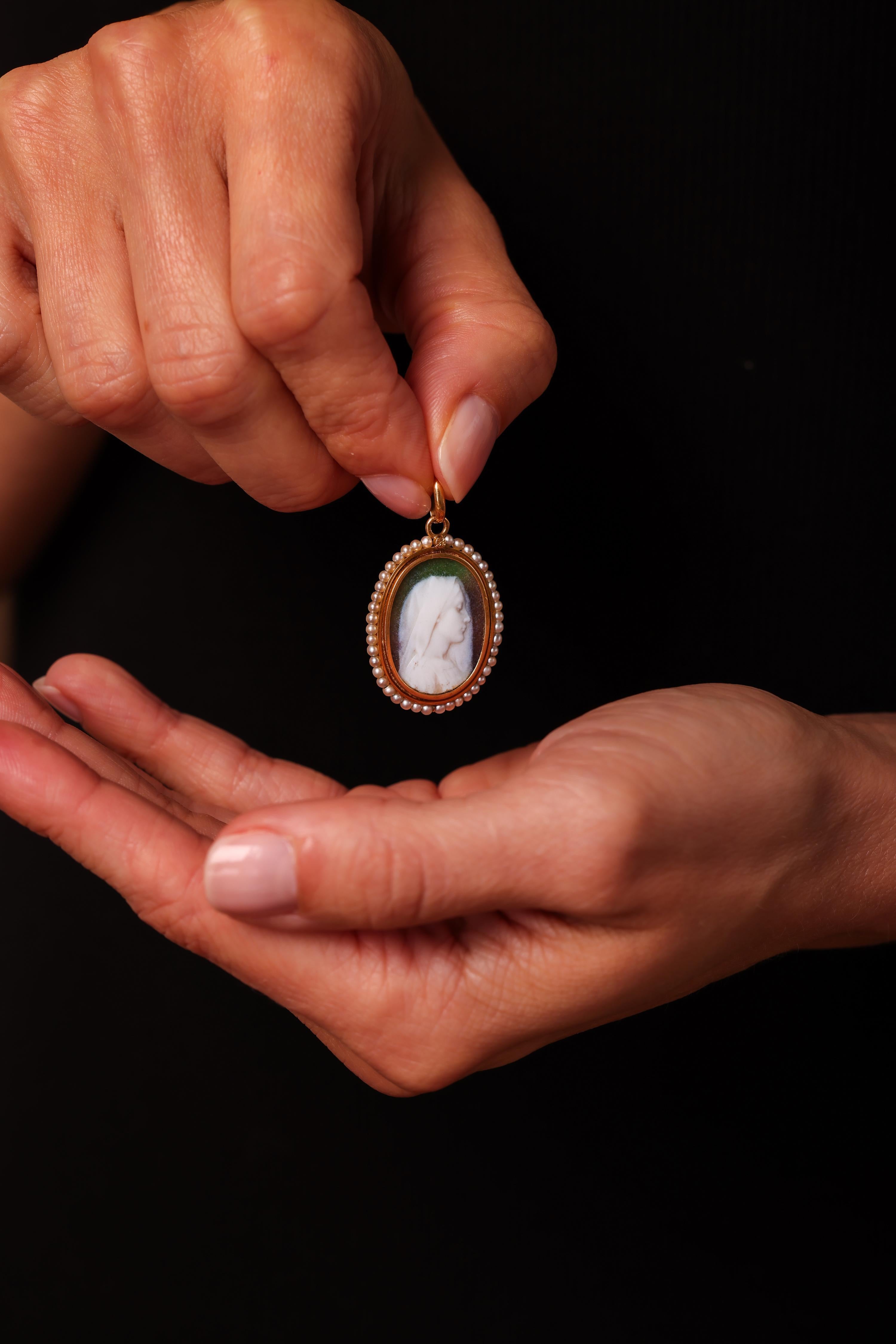 Antique Pearl 18K Yellow Gold Cameo Pendant In Excellent Condition For Sale In Beverly Hills, CA