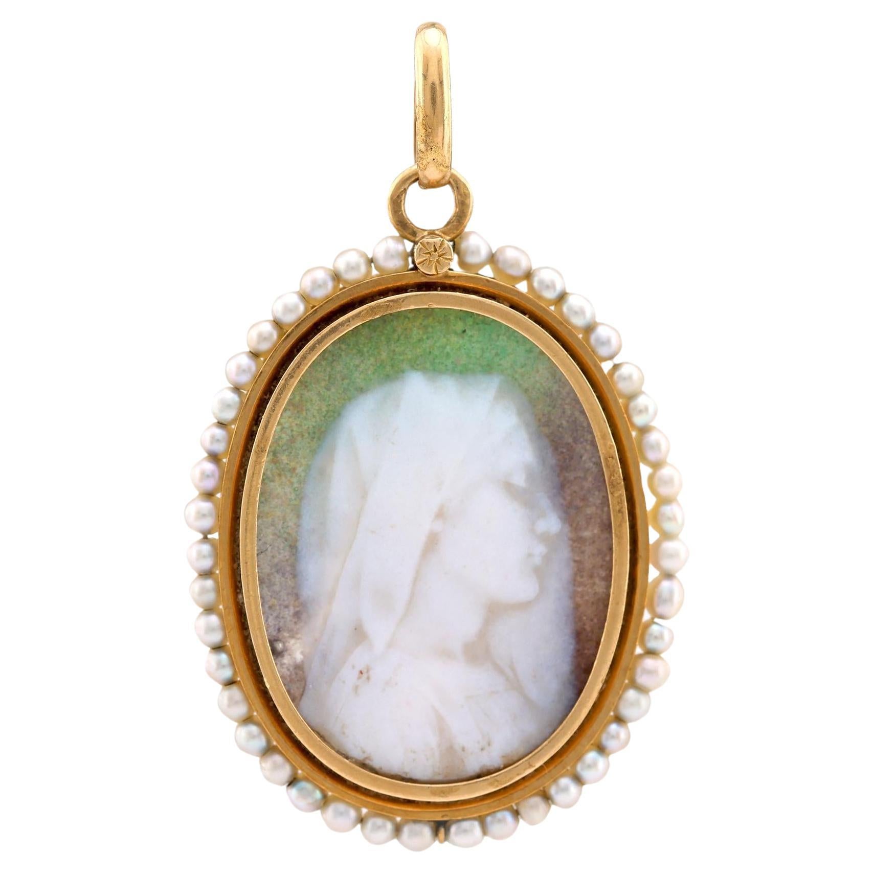 Antique Pearl 18K Yellow Gold Cameo Pendant