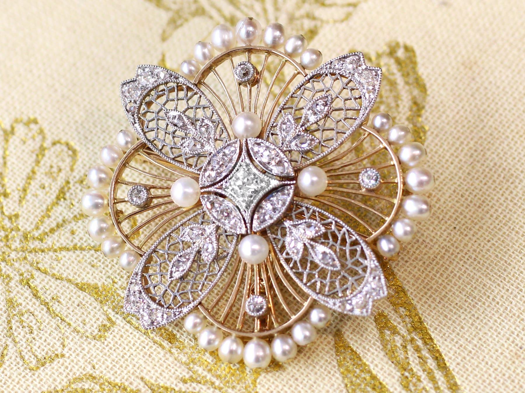 Ciondolo e spilla in oro rosa 9k con perle antiche e diamanti da 0,77 carati, CIRCA 1910 In condizioni ottime in vendita a Jesmond, Newcastle Upon Tyne
