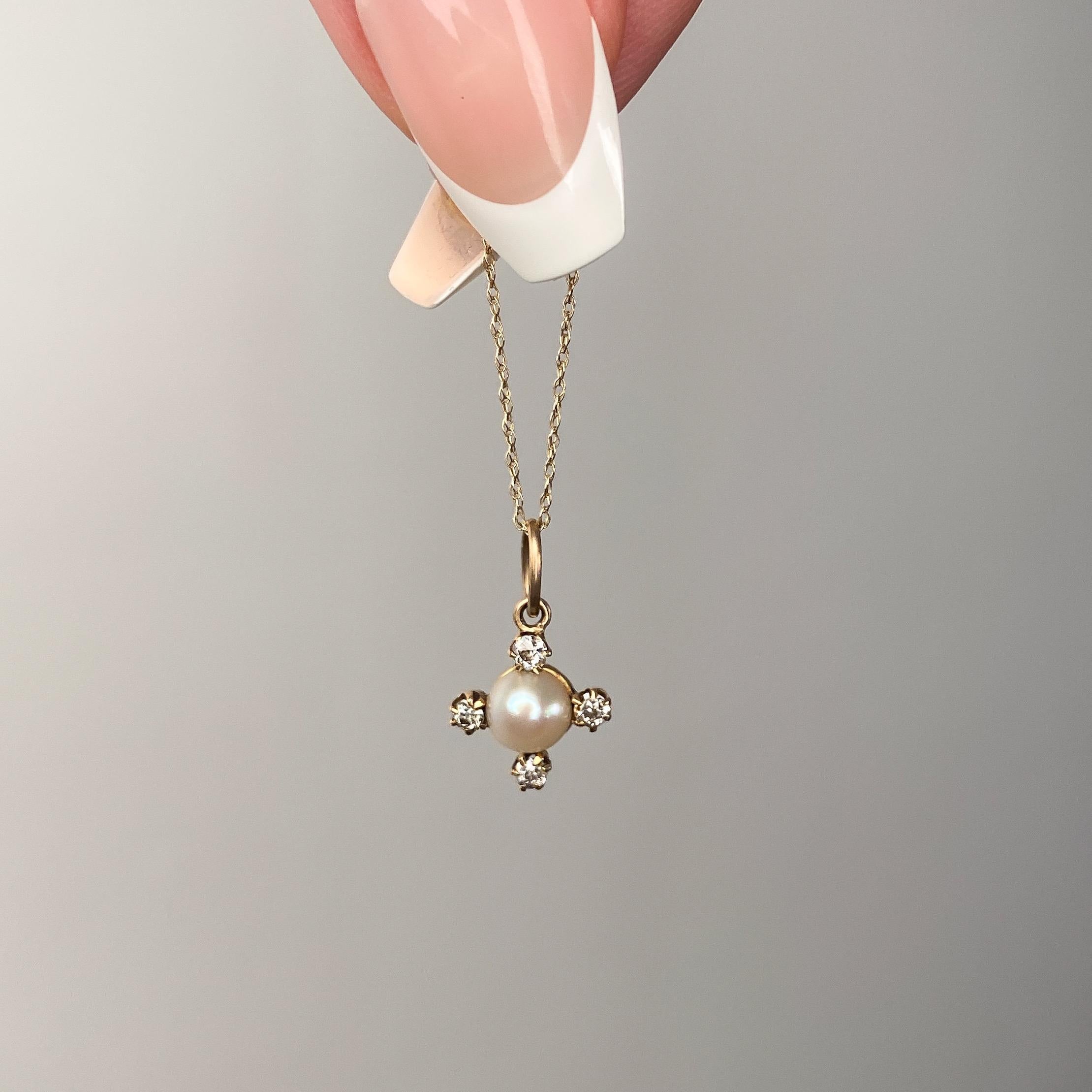 Antique Pearl and Diamond Charm of 18k Gold In Good Condition For Sale In Lewisburg, PA