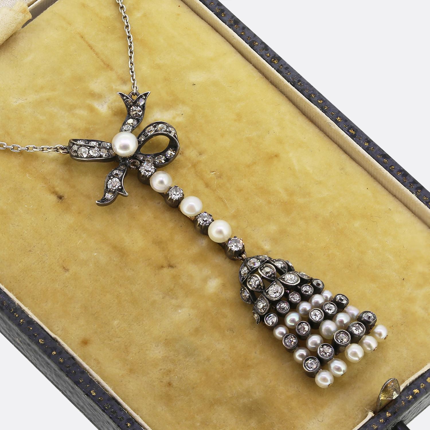 Collier à pendentifs en perles et diamants anciens Bon état - En vente à London, GB